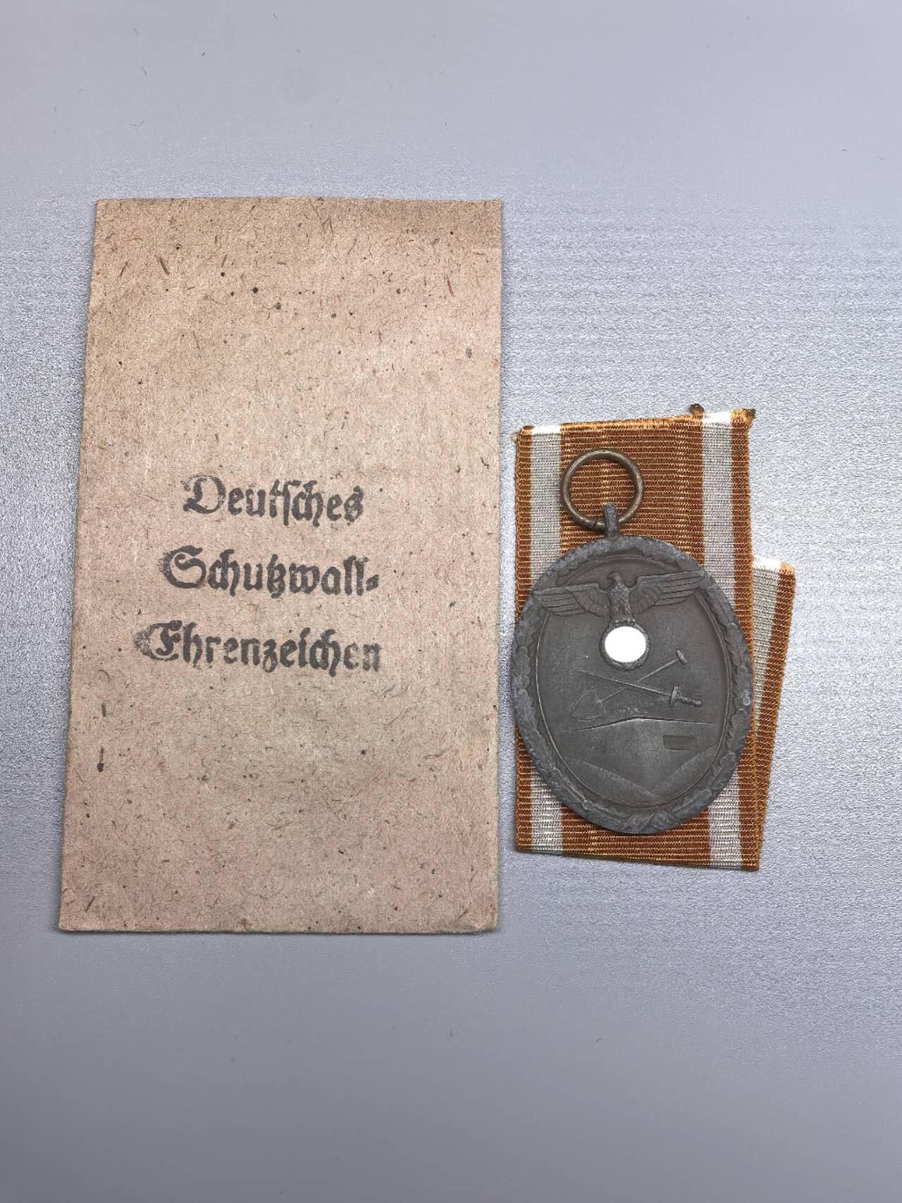 小驴勋章奖章收藏11月8日周六晚6点拍卖（珍爱和平，收藏战争，铭记历史，勿忘国耻，忠党爱国。有偿代拍，送拍规则在简介最后，参拍须阅读规则后再参拍，关系到运费包装发货时效真假辨别等关键信息，拍卖时不再发原图，看大图店主微信码在最后拍品里）