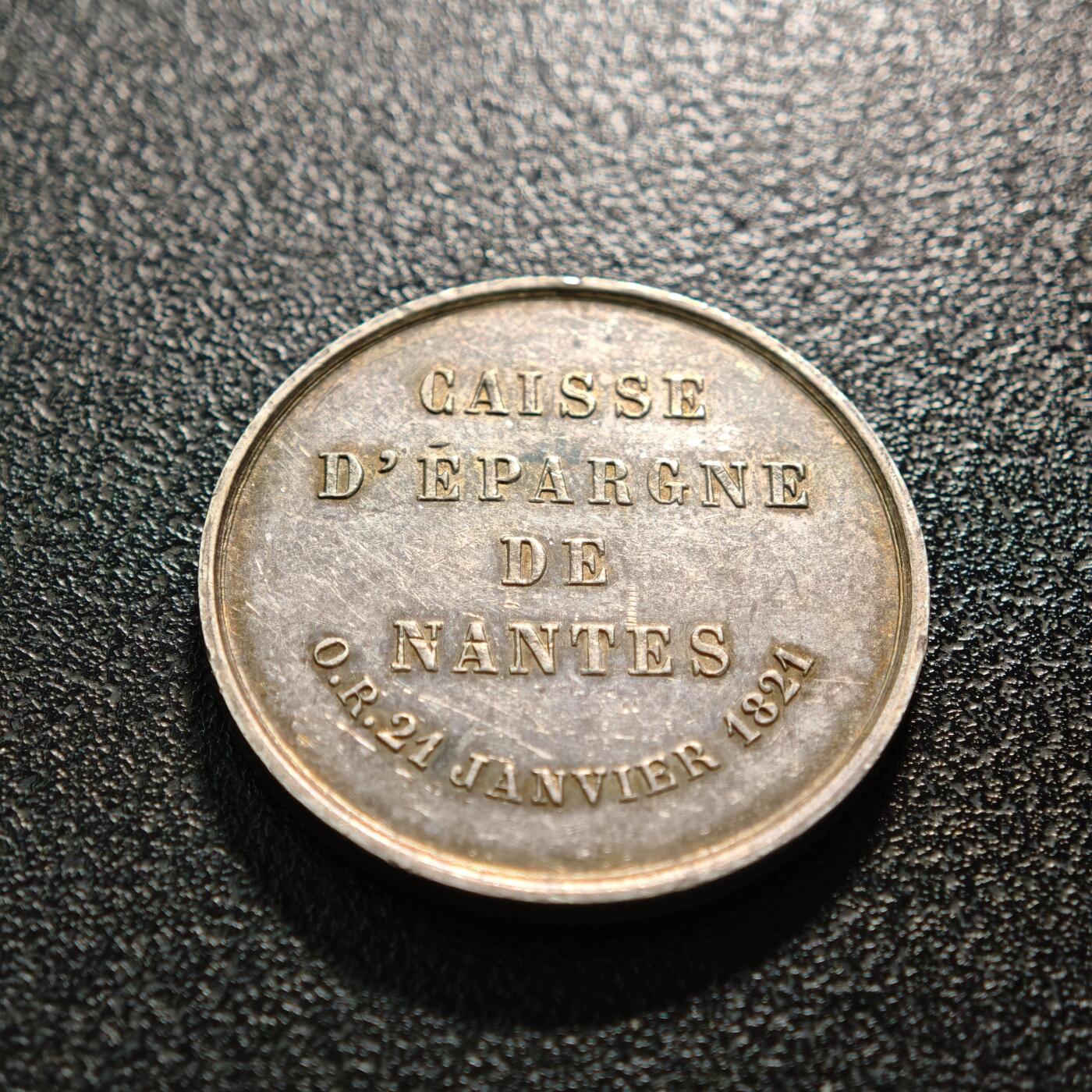 【德藏】世界币章拍卖第152期（拍品征集中~欢迎藏友联系） 1821年 法国南特储蓄银行圆形代用币银章 蜜蜂边铭 五彩包浆 直径约：28.7mm；重约：10g