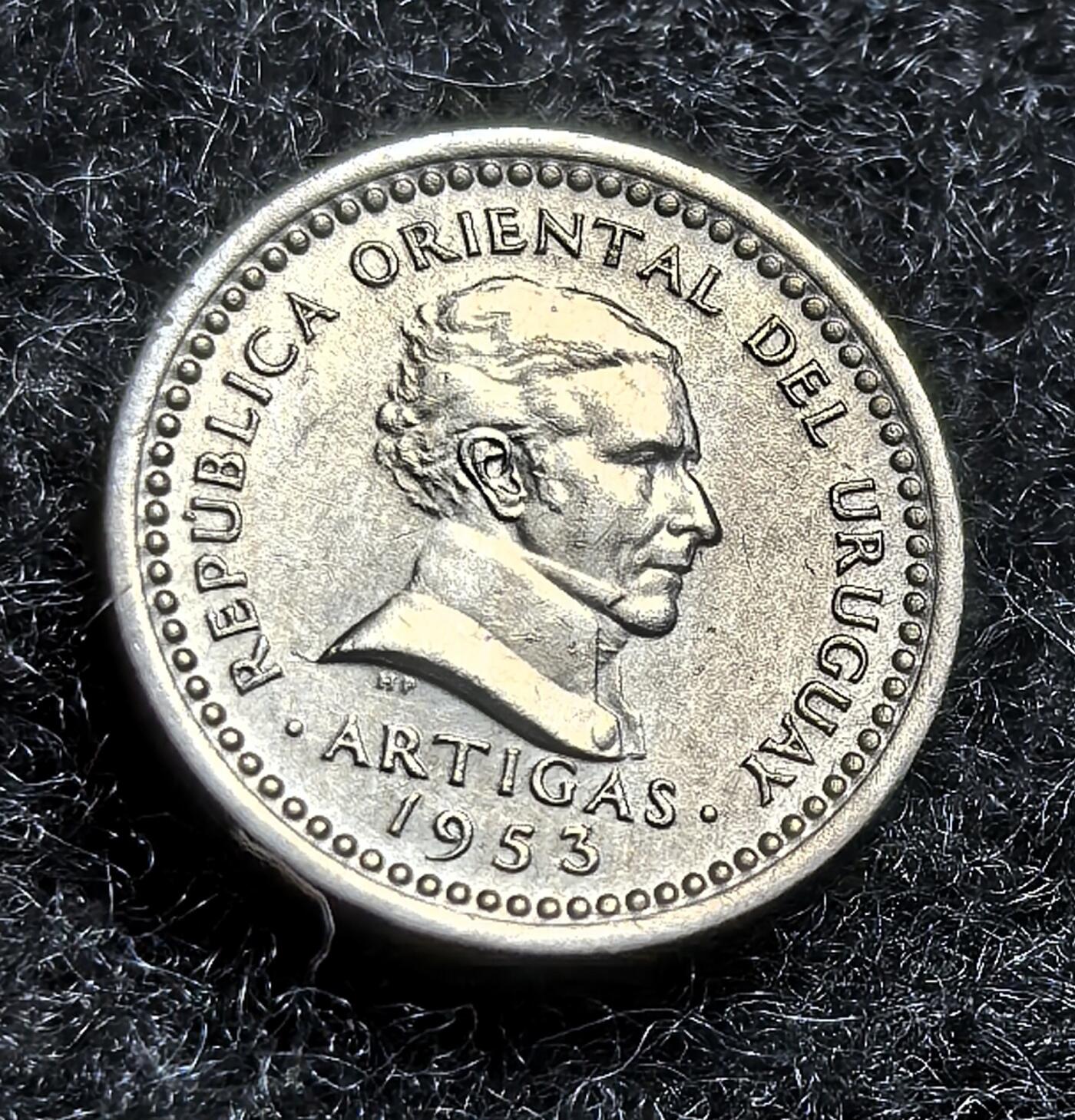 西班牙、丹属西印度、法属殖民地、乌拉圭银币古铜币，周五晚上九点倒数截拍，满百包邮，可寄存半年，喜欢朋友微信扫描二维码可直接参拍