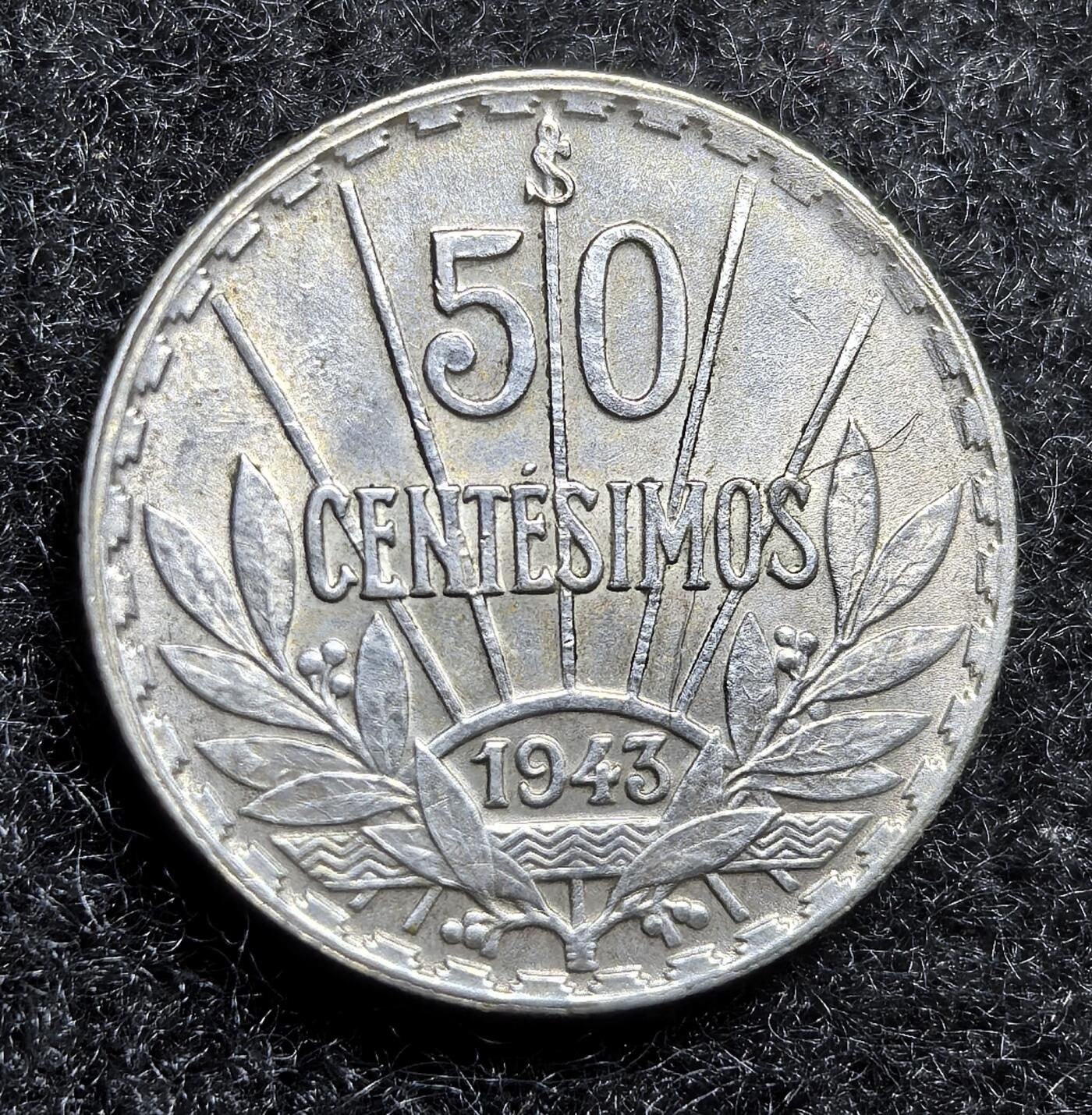 西班牙、丹属西印度、法属殖民地、乌拉圭银币古铜币，周五晚上九点倒数截拍，满百包邮，可寄存半年，喜欢朋友微信扫描二维码可直接参拍 UNC品相乌拉圭1943年50分银币，km31