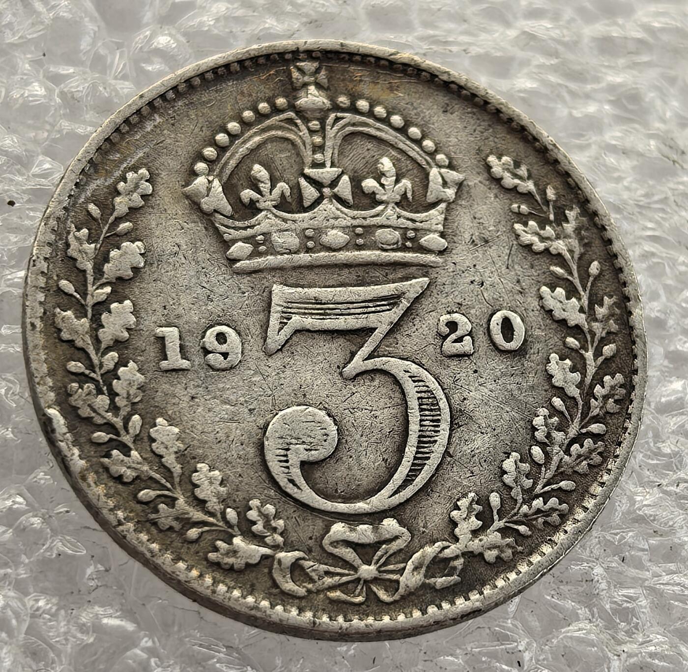  外国优质老铜币银币，周六九点倒数截拍，满百包邮，可寄存半年，喜欢朋友微信扫描二维码可直接参拍