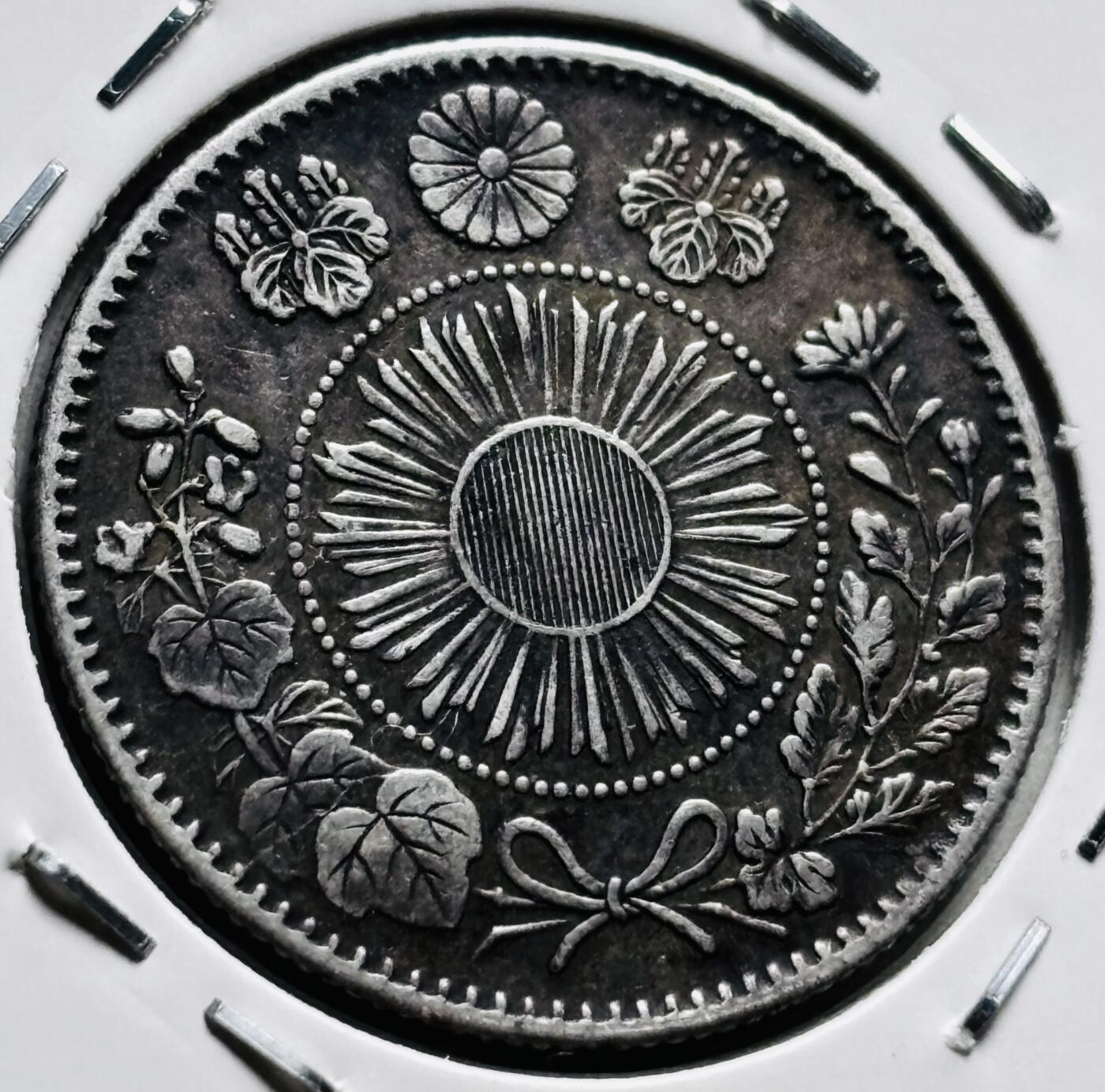 文馨钱币收藏第 279 场，银币，纪念铜章场 长期接收代拍品 极美品日本明治三年旭日龙二十钱银币，800 银