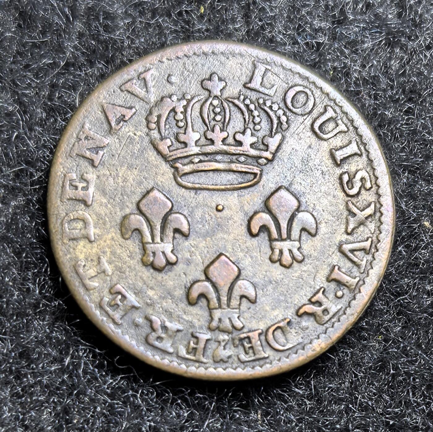 西班牙、丹属西印度、法属殖民地、乌拉圭银币古铜币，周五晚上九点倒数截拍，满百包邮，可寄存半年，喜欢朋友微信扫描二维码可直接参拍 路易十六国王卡宴殖民地1783年2苏铜银合金km1