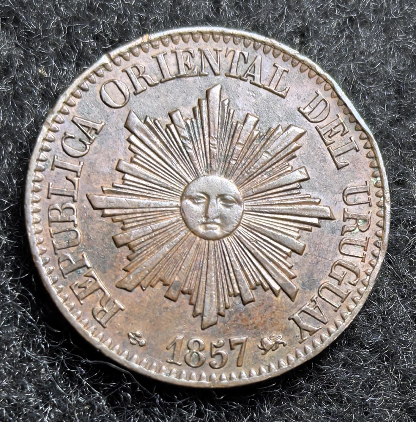 西班牙、丹属西印度、法属殖民地、乌拉圭银币古铜币，周五晚上九点倒数截拍，满百包邮，可寄存半年，喜欢朋友微信扫描二维码可直接参拍 UNC乌拉圭1857年5分，km8