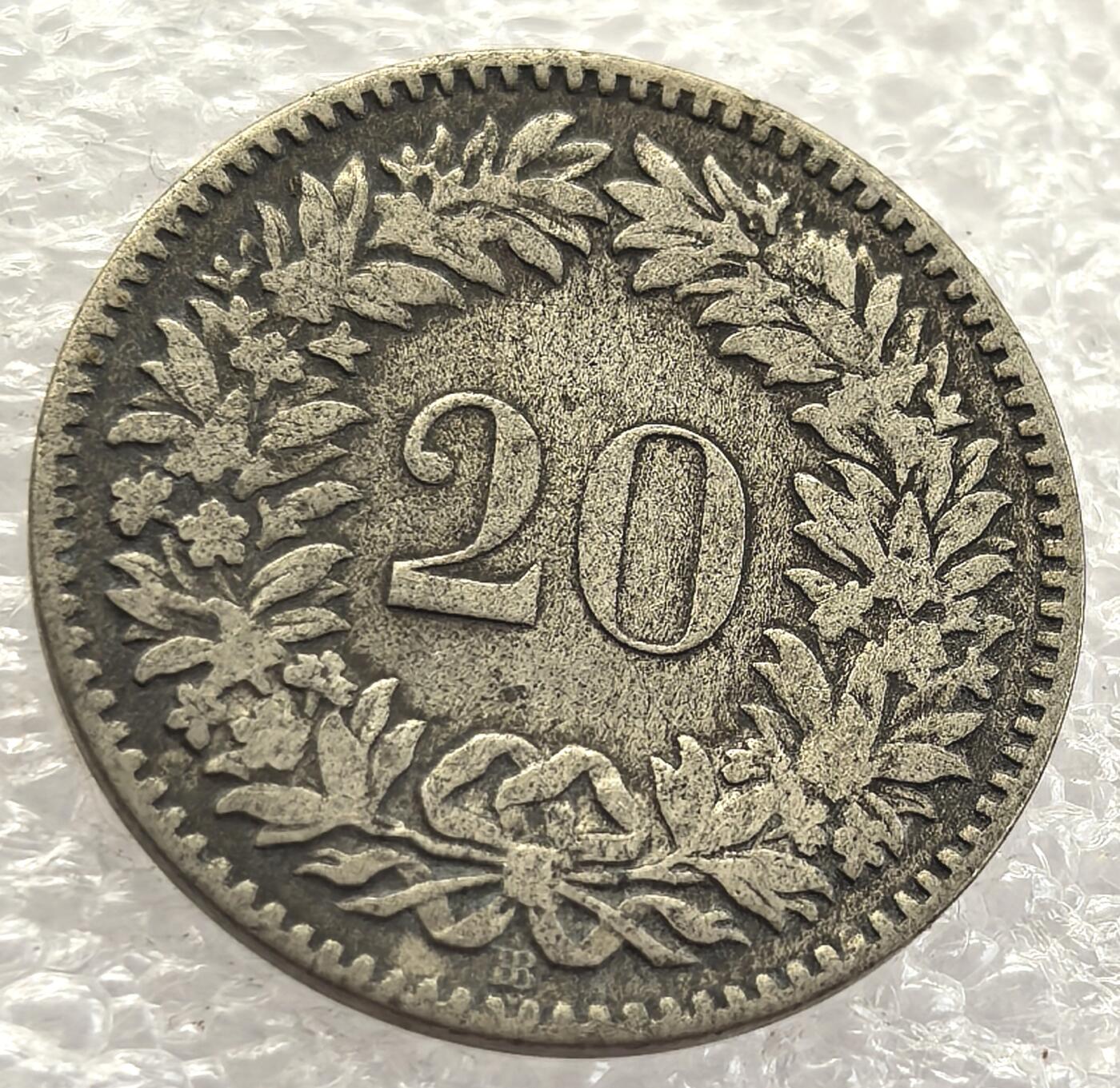  外国优质老铜币银币，周六九点倒数截拍，满百包邮，可寄存半年，喜欢朋友微信扫描二维码可直接参拍