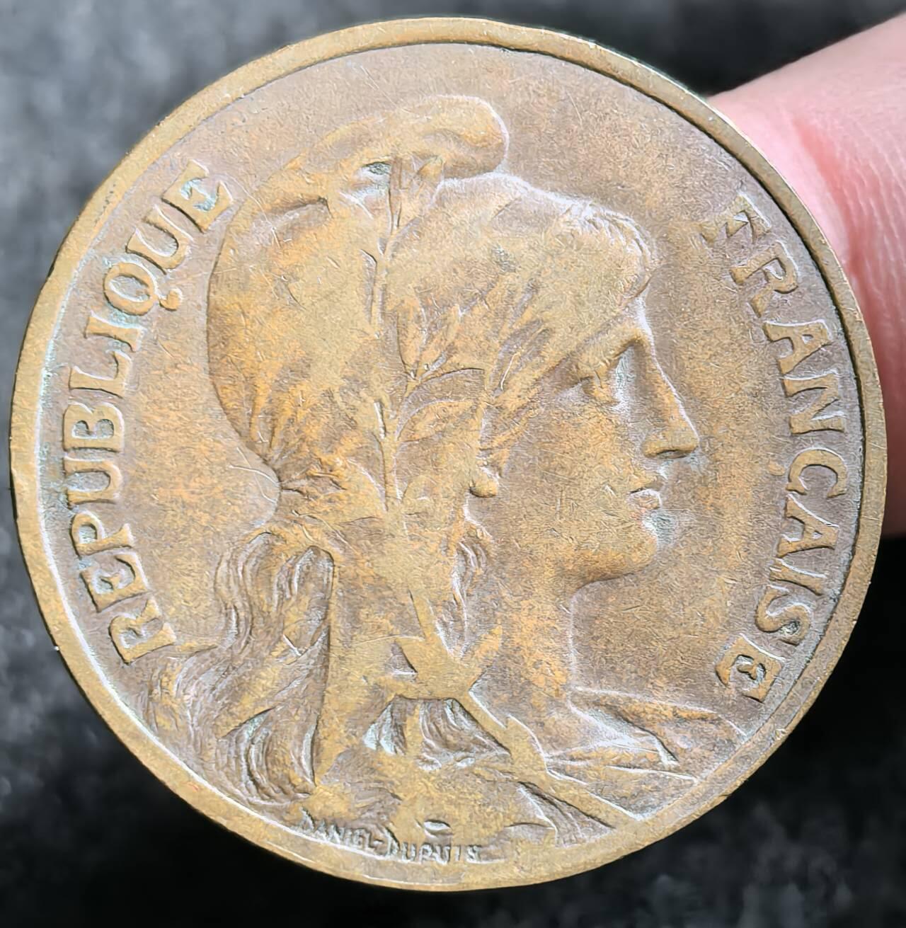  外国优质老铜币银币，周六九点倒数截拍，满百包邮，可寄存半年，喜欢朋友微信扫描二维码可直接参拍 法兰西1909年10分