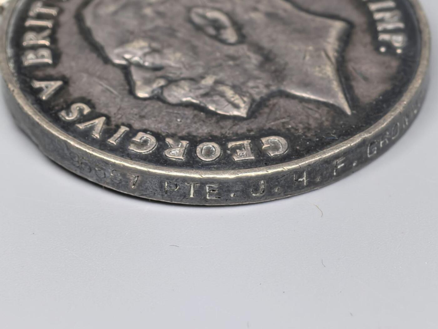 小驴勋章奖章收藏11月8日周六晚6点拍卖（珍爱和平，收藏战争，铭记历史，勿忘国耻，忠党爱国。有偿代拍，送拍规则在简介最后，参拍须阅读规则后再参拍，关系到运费包装发货时效真假辨别等关键信息，拍卖时不再发原图，看大图店主微信码在最后拍品里）