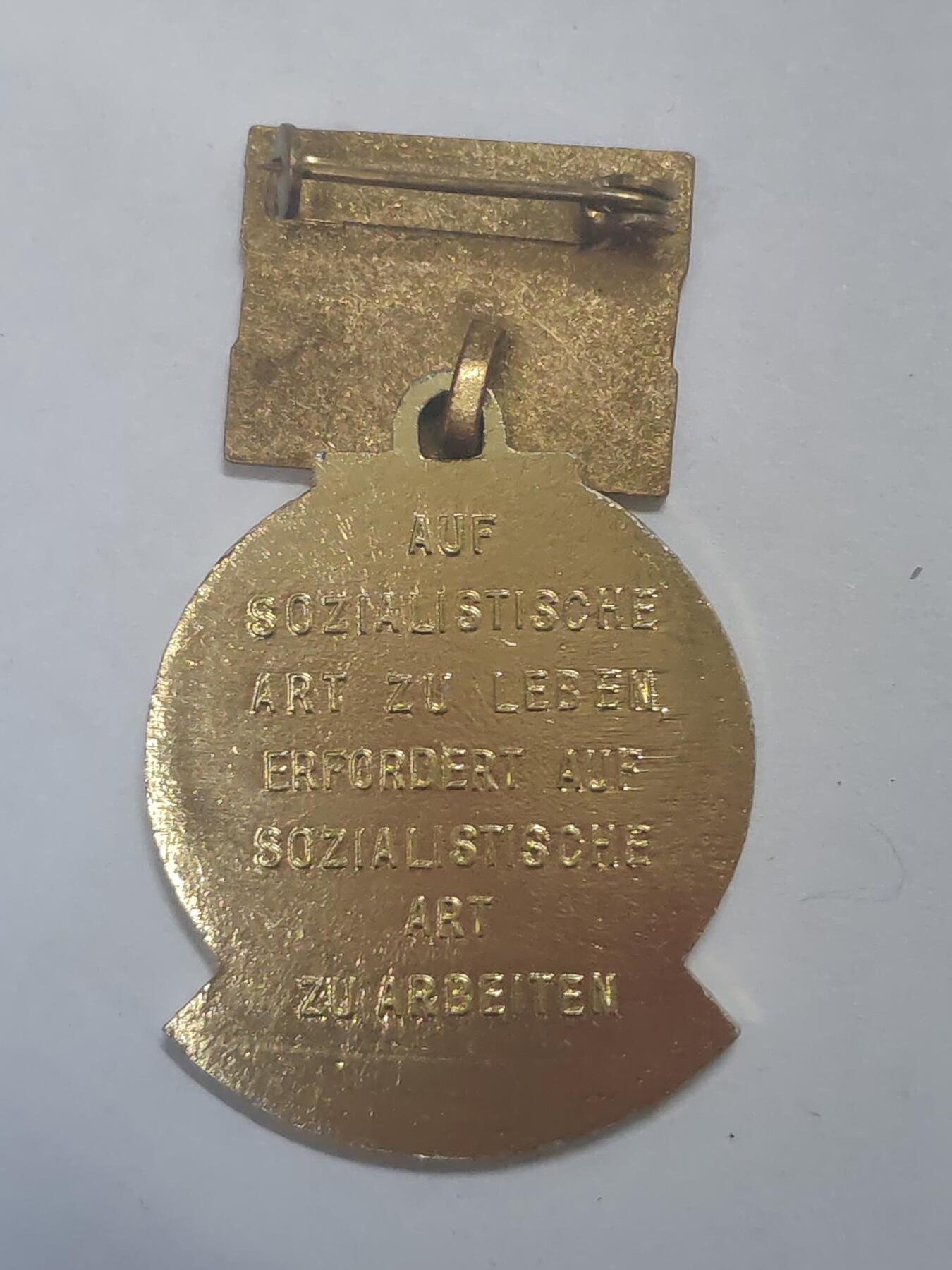 荷兰第128期勋赏拍卖 民主德国七年计划劳动模范奖章