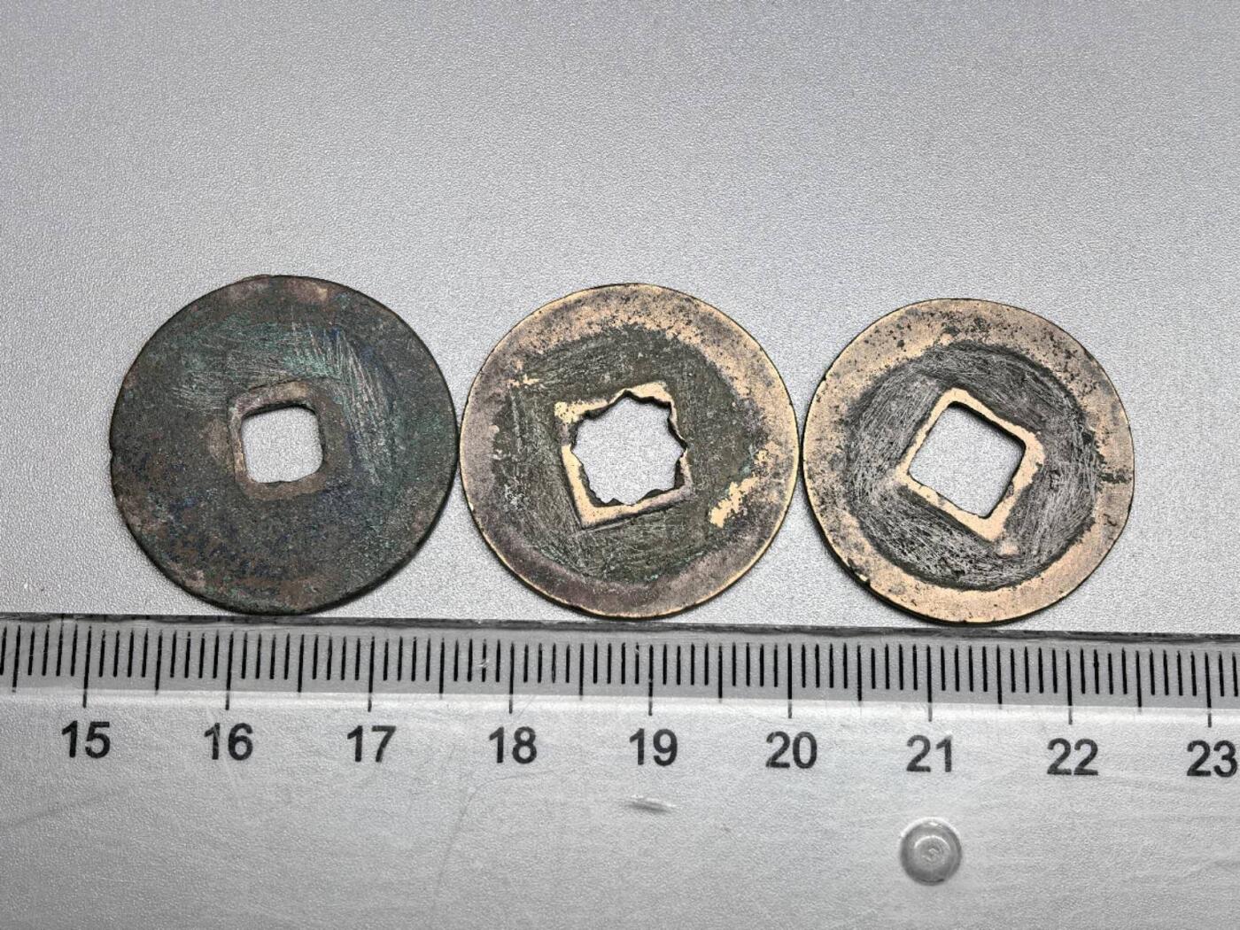 小驴勋章奖章收藏11月8日周六晚6点拍卖（珍爱和平，收藏战争，铭记历史，勿忘国耻，忠党爱国。有偿代拍，送拍规则在简介最后，参拍须阅读规则后再参拍，关系到运费包装发货时效真假辨别等关键信息，拍卖时不再发原图，看大图店主微信码在最后拍品里） 铜钱一组，品相如图