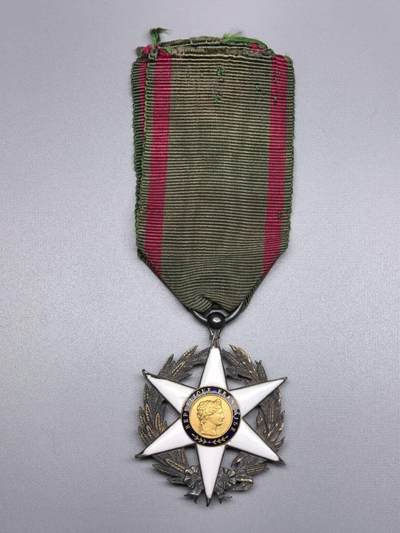 小驴勋章奖章收藏11月8日周六晚6点拍卖（珍爱和平，收藏战争，铭记历史，勿忘国耻，忠党爱国。有偿代拍，送拍规则在简介最后，参拍须阅读规则后再参拍，关系到运费包装发货时效真假辨别等关键信息，拍卖时不再发原图，看大图店主微信码在最后拍品里） - 法国农业功勋勋章，珐琅有伤