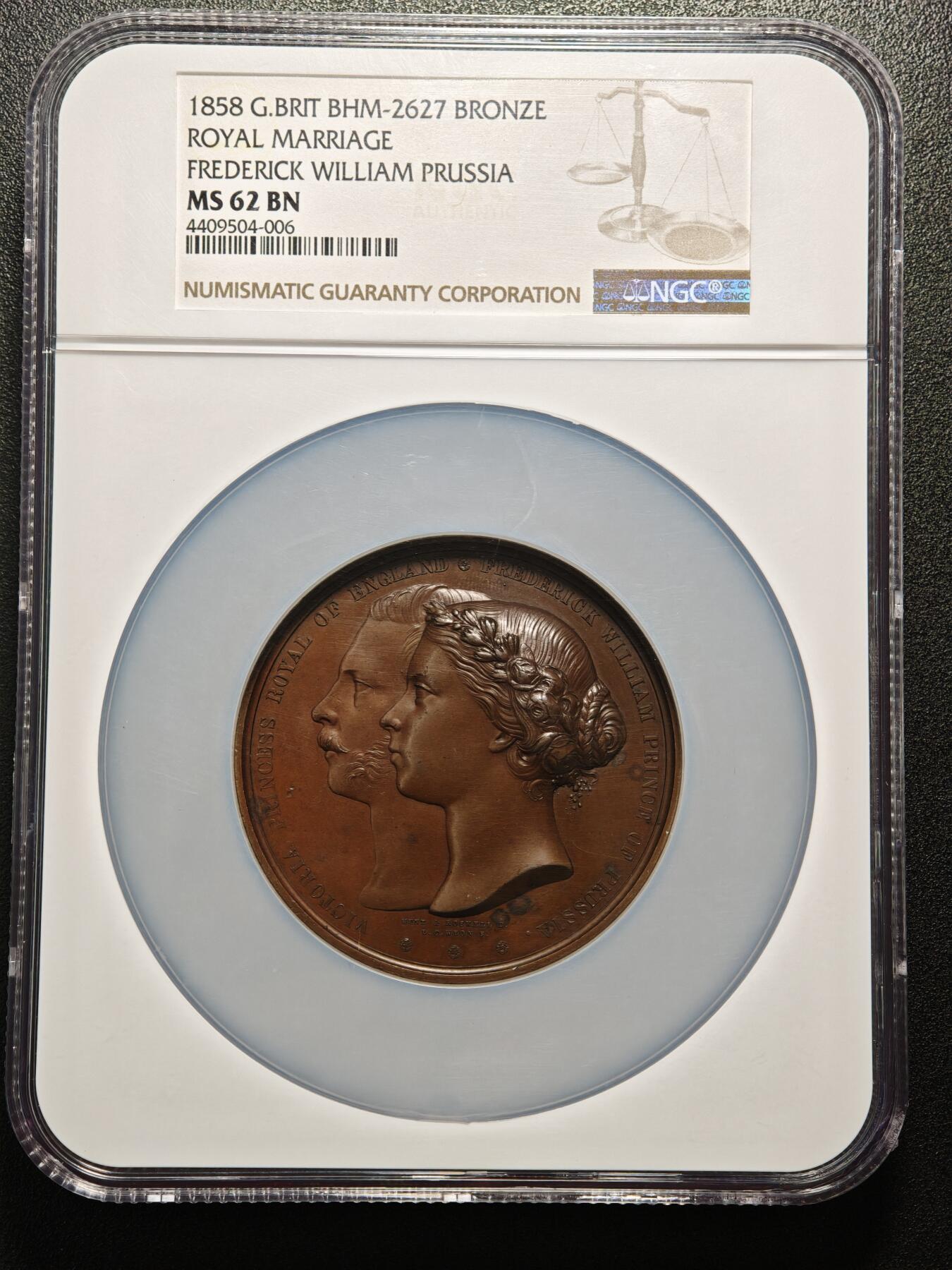 【德藏】世界币章拍卖第152期（拍品征集中~欢迎藏友联系）  稀少品种 1858年 英国维多利亚公主和弗雷德里克·威廉王子皇室大婚63mm高浮雕纪念大铜章 包浆温润 人物刻画传神 NGC MS62BN