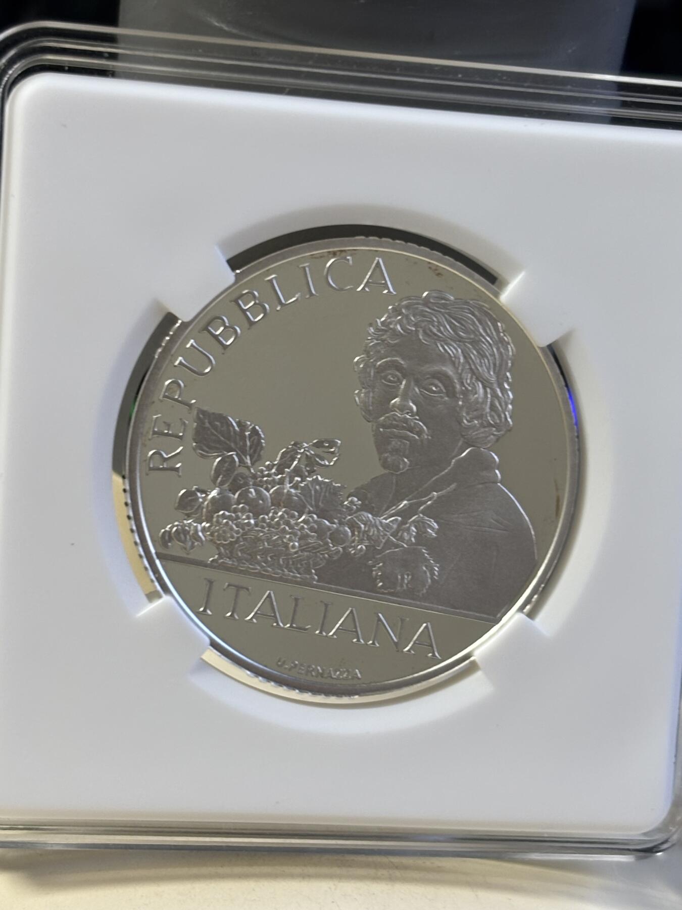 第181期拍卖 意大利2010年发行著名艺术家米开朗琪罗.梅里西.达.卡拉瓦乔逝世400周年著作《美杜莎》精制银币-10欧元（22克，925银，币径34MM，限量7500枚，）