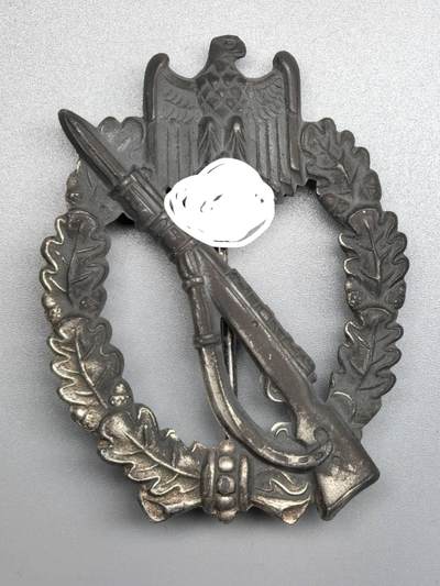 小驴勋章奖章收藏11月8日周六晚6点拍卖（珍爱和平，收藏战争，铭记历史，勿忘国耻，忠党爱国。有偿代拍，送拍规则在简介最后，参拍须阅读规则后再参拍，关系到运费包装发货时效真假辨别等关键信息，拍卖时不再发原图，看大图店主微信码在最后拍品里） - d3步兵突击奖章，锌质铸造镀银，镀层有氧化露出底色但品相很好没有划痕