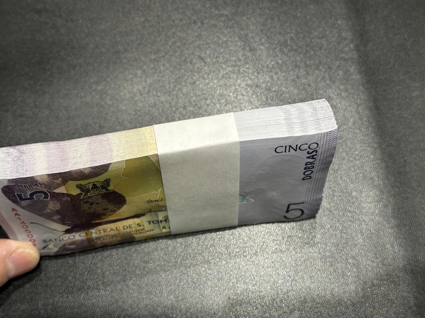 《外钞收藏家》第五百八十二期（精品场）（本平台长期征集拍品、欢迎藏友们联系合作）