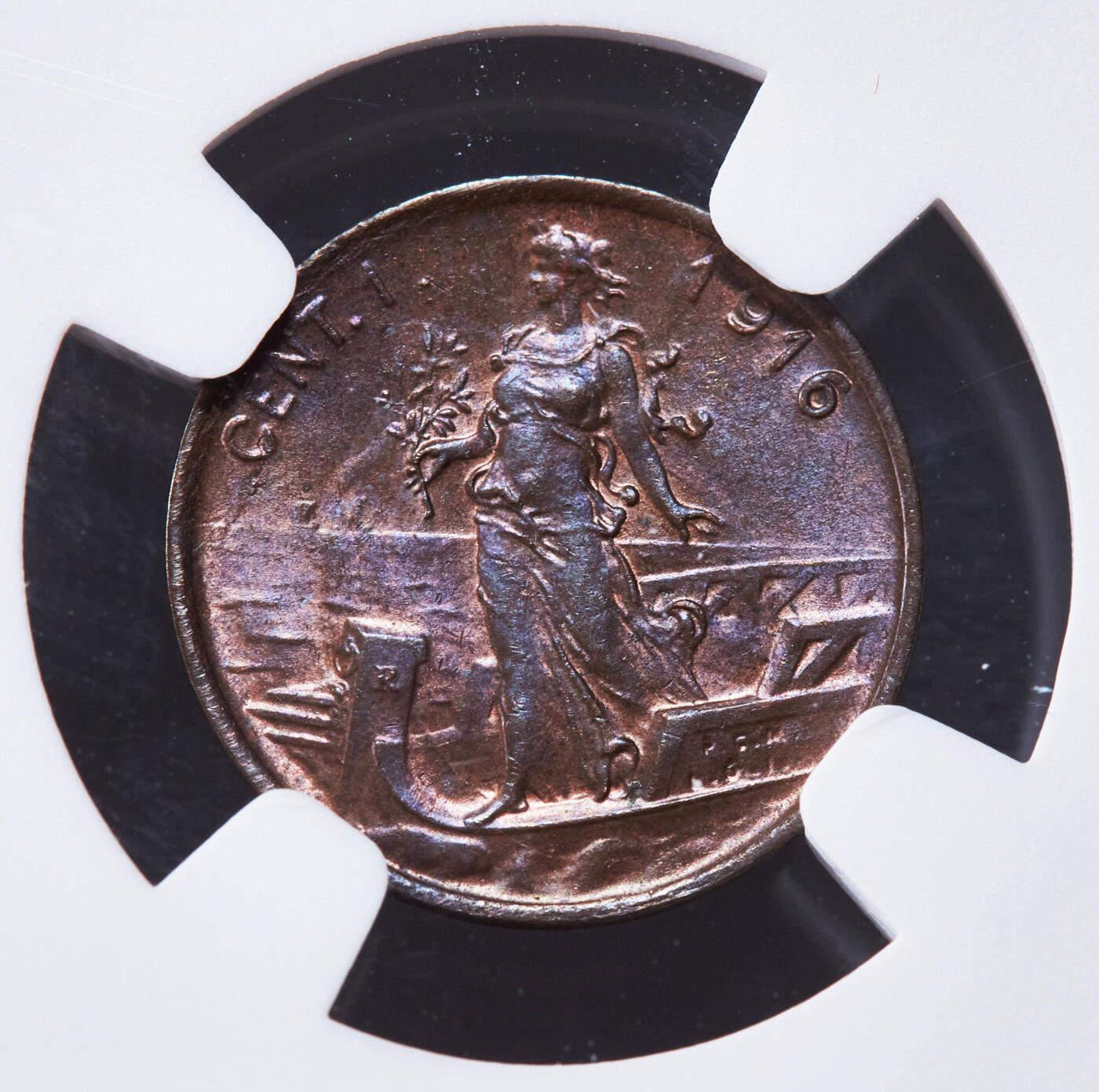 【俄甄集藏】2025年(044)11-12星期三晚 19:30 全场包邮 意大利1916年R版伊曼纽尔三世和平女神1分铜币，NGC MS64，紫罗兰包浆，转光品相