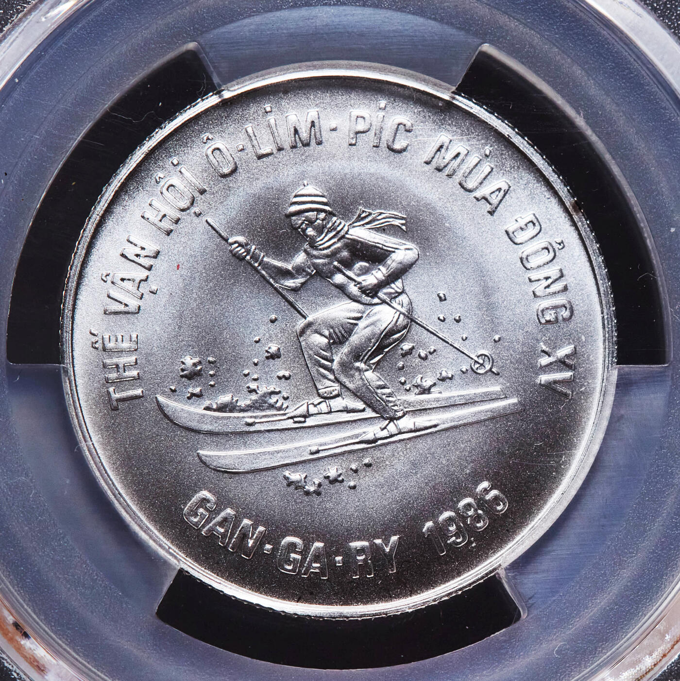 【俄甄集藏】2025年(044)11-12星期三晚 19:30 全场包邮 越南1986年纪念冬奥会、足球世界杯、夏季奥运会100盾银币体育银币3枚一套，PCGS MS68-MS69，总重30克，999银，体育题材里的名誉品种