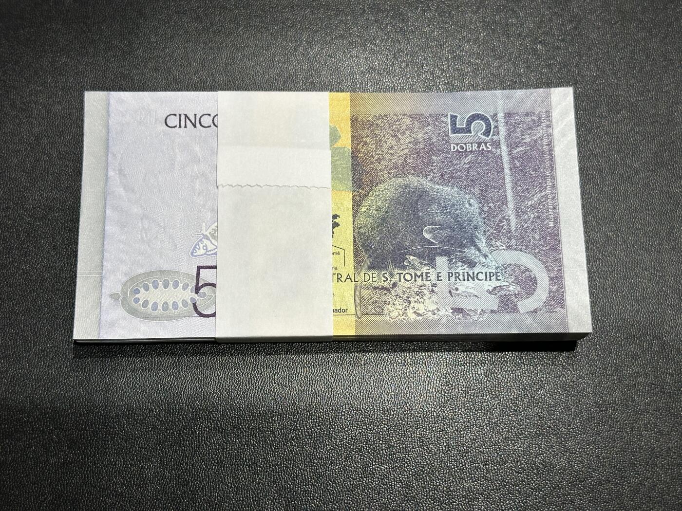 《外钞收藏家》第五百八十二期（精品场）（本平台长期征集拍品、欢迎藏友们联系合作）