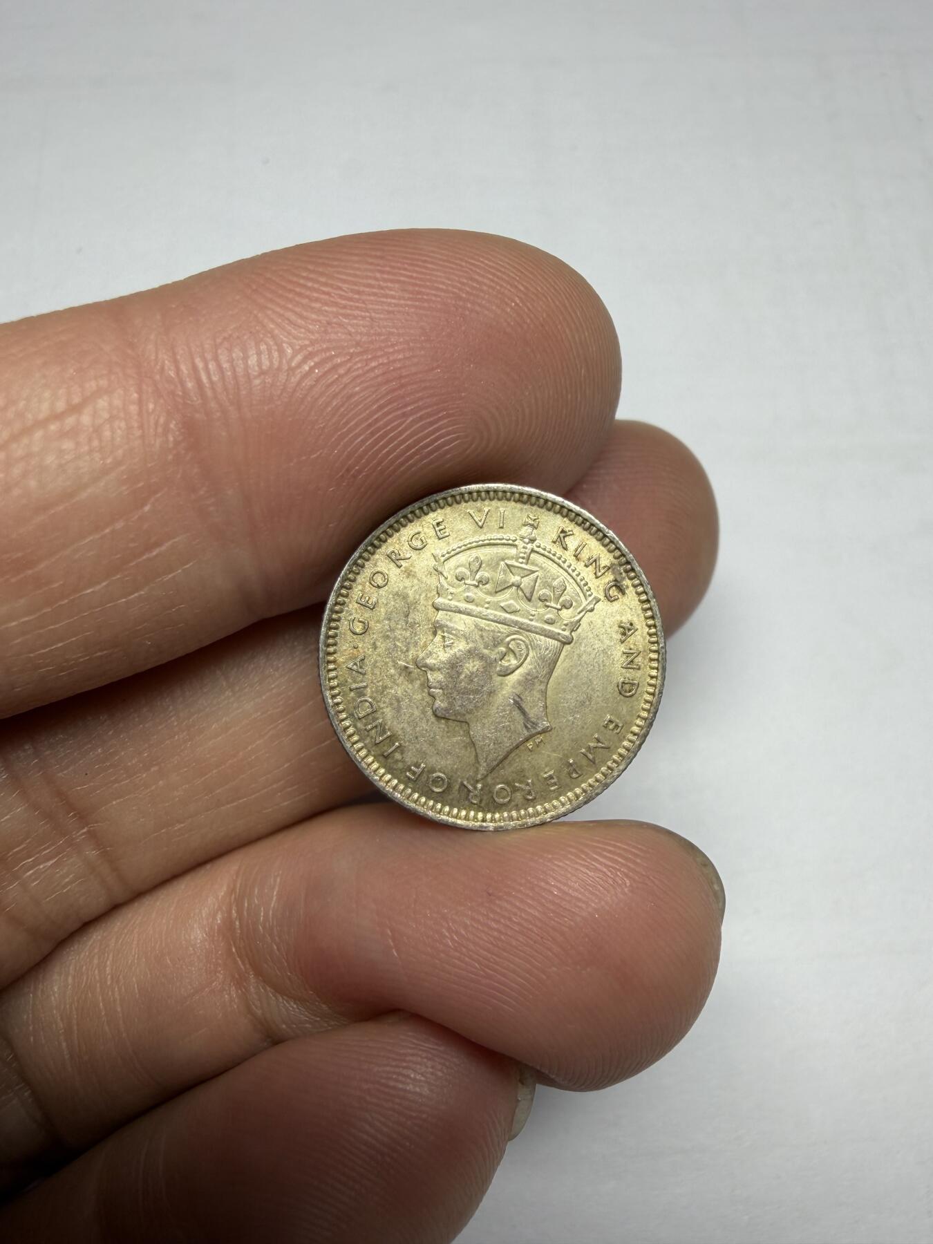 2025年集古藏今外币拍卖第十期-第4场—（总第284拍），可以寄存60天，满160元包邮。 1939年奶油黄光英属马来亚10分银币