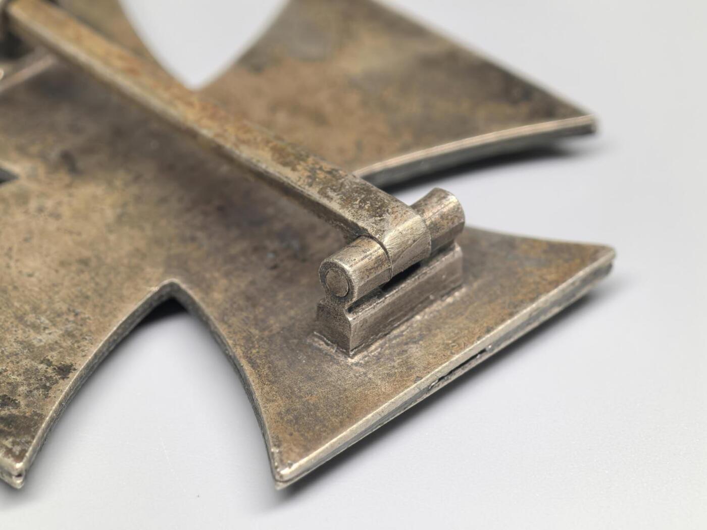 小驴勋章奖章收藏11月8日周六晚6点拍卖（珍爱和平，收藏战争，铭记历史，勿忘国耻，忠党爱国。有偿代拍，送拍规则在简介最后，参拍须阅读规则后再参拍，关系到运费包装发货时效真假辨别等关键信息，拍卖时不再发原图，看大图店主微信码在最后拍品里）