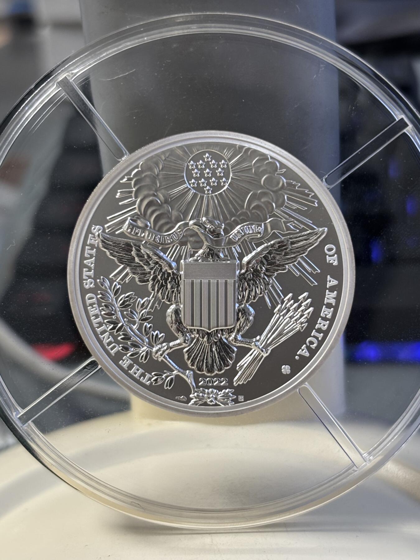 第181期拍卖   法国2022年人类伟大的日子 美国大宪法 高浮雕仿古2盎司银币无盒证书，999银，发行量1000枚