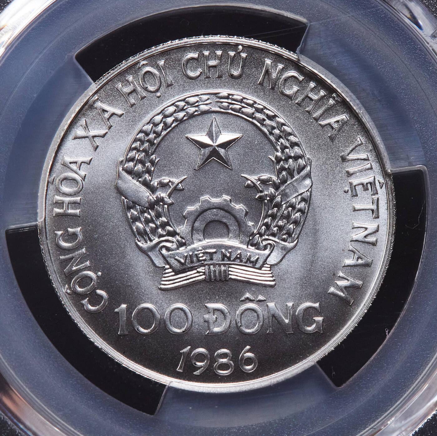 【俄甄集藏】2025年(044)11-12星期三晚 19:30 全场包邮 越南1986年纪念冬奥会、足球世界杯、夏季奥运会100盾银币体育银币3枚一套，PCGS MS68-MS69，总重30克，999银，体育题材里的名誉品种