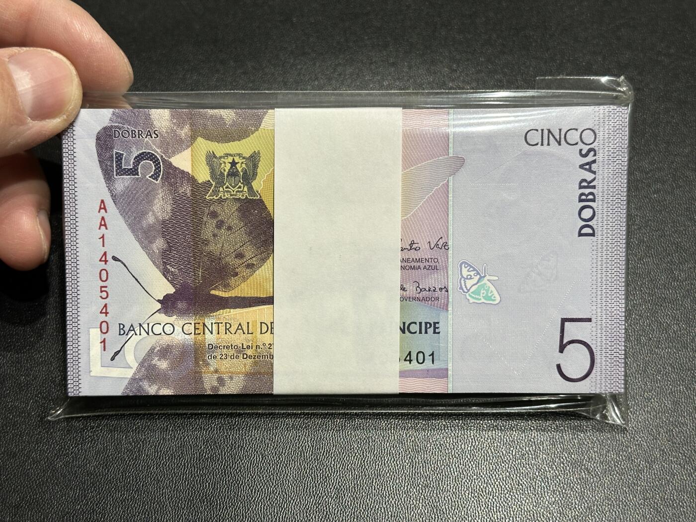 《外钞收藏家》第五百八十二期（精品场）（本平台长期征集拍品、欢迎藏友们联系合作）