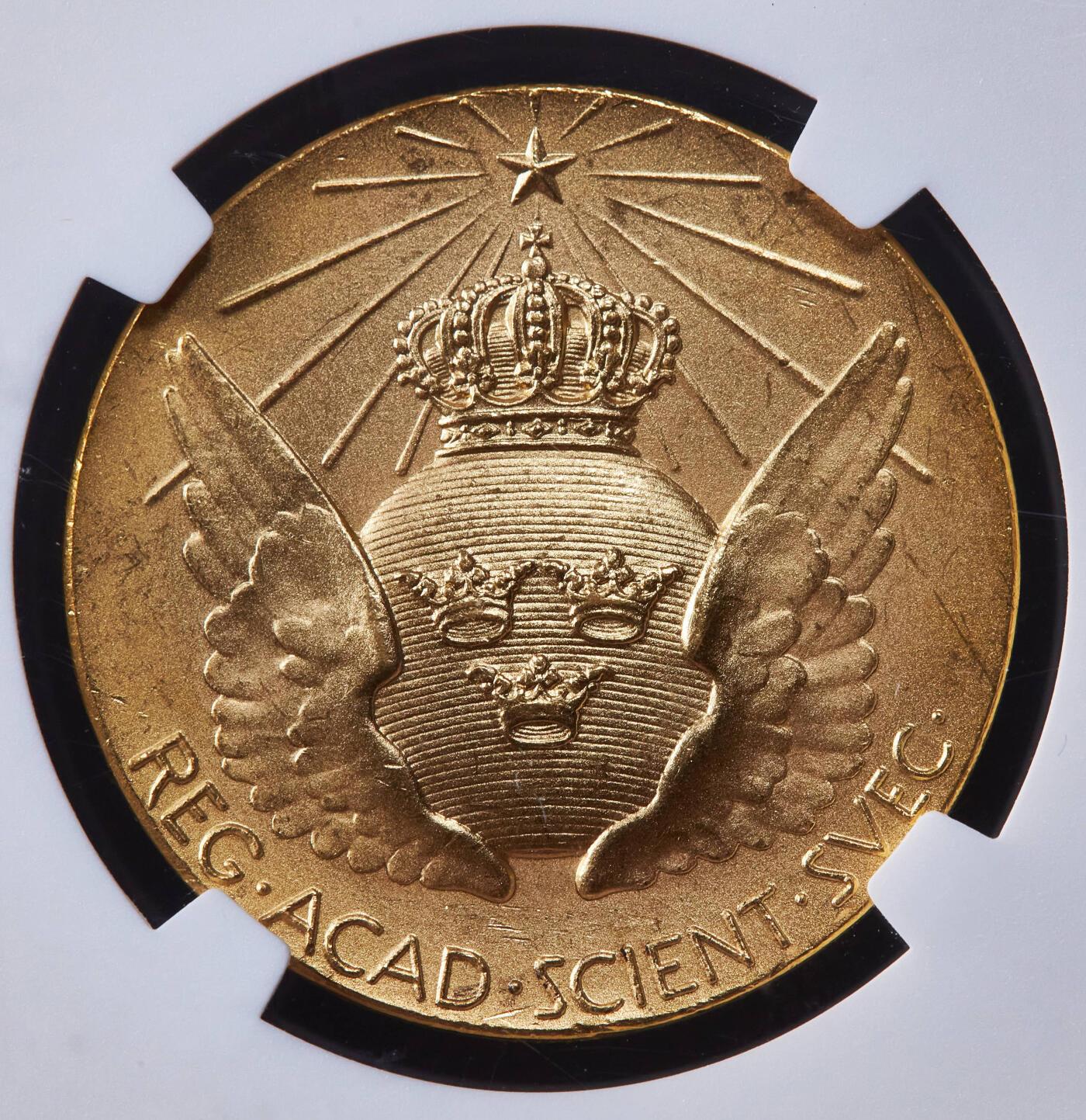 【俄甄集藏】2025年(044)11-12星期三晚 19:30 全场包邮 瑞典1943年诺贝尔奖委员会纪念金质奖章，NGC MS63，直径27mm，重约20.3克，非常规尺寸，稀有品种
