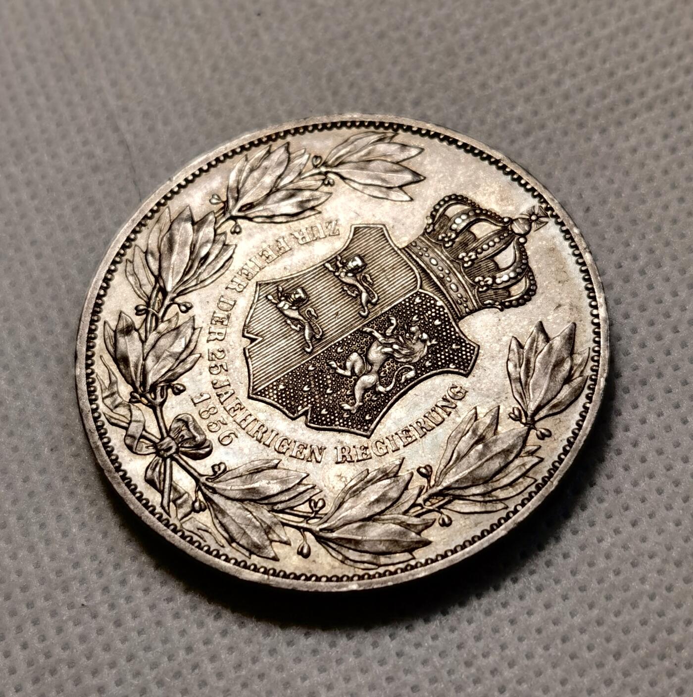 甄臻铺-世界币章拍卖（第38期）立冬小精品场，送拍享返佣金等优惠多多 德国布伦瑞克-狼堡加冕执政25周年纪念2泰勒  带有银霜感 背面状态非常好，赌徒品质