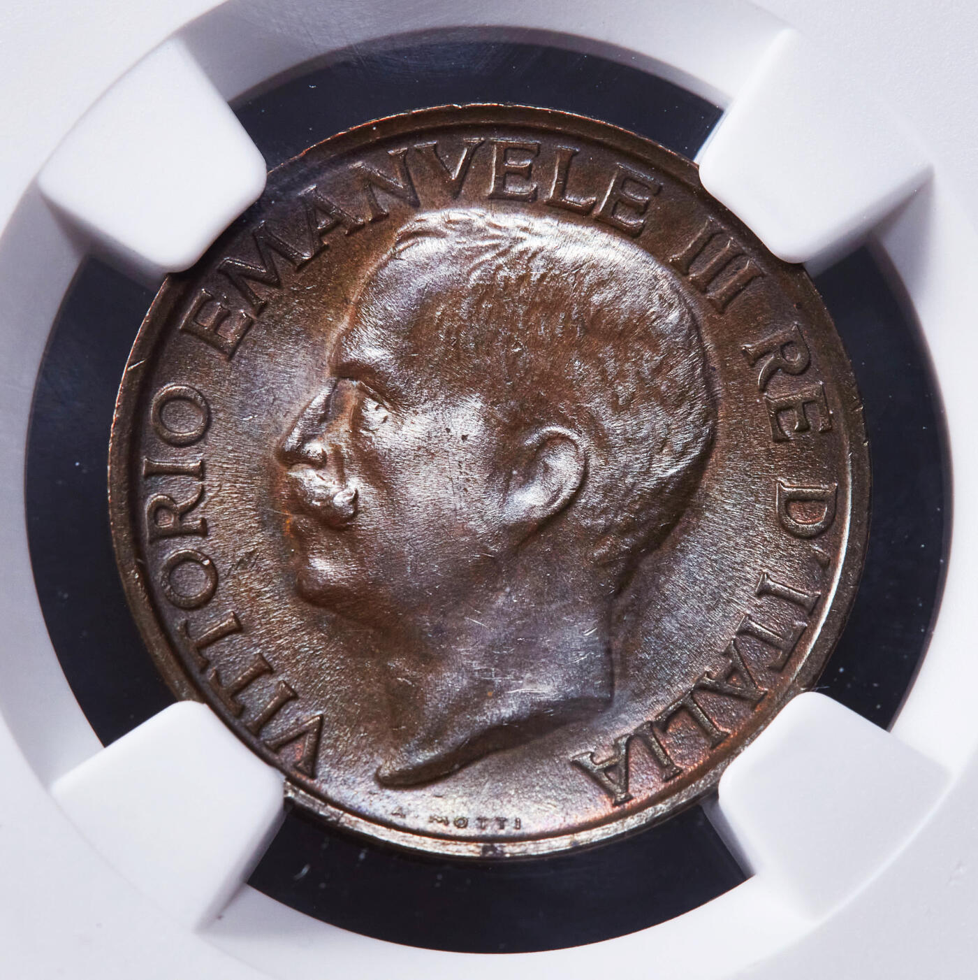 【俄甄集藏】2025年(044)11-12星期三晚 19:30 全场包邮 意大利1920年R版伊曼纽尔三世蜜蜂10分铜币，NGC MS64，巧克力包浆，转光品相，钱币史上十分经典的设计，热门品种