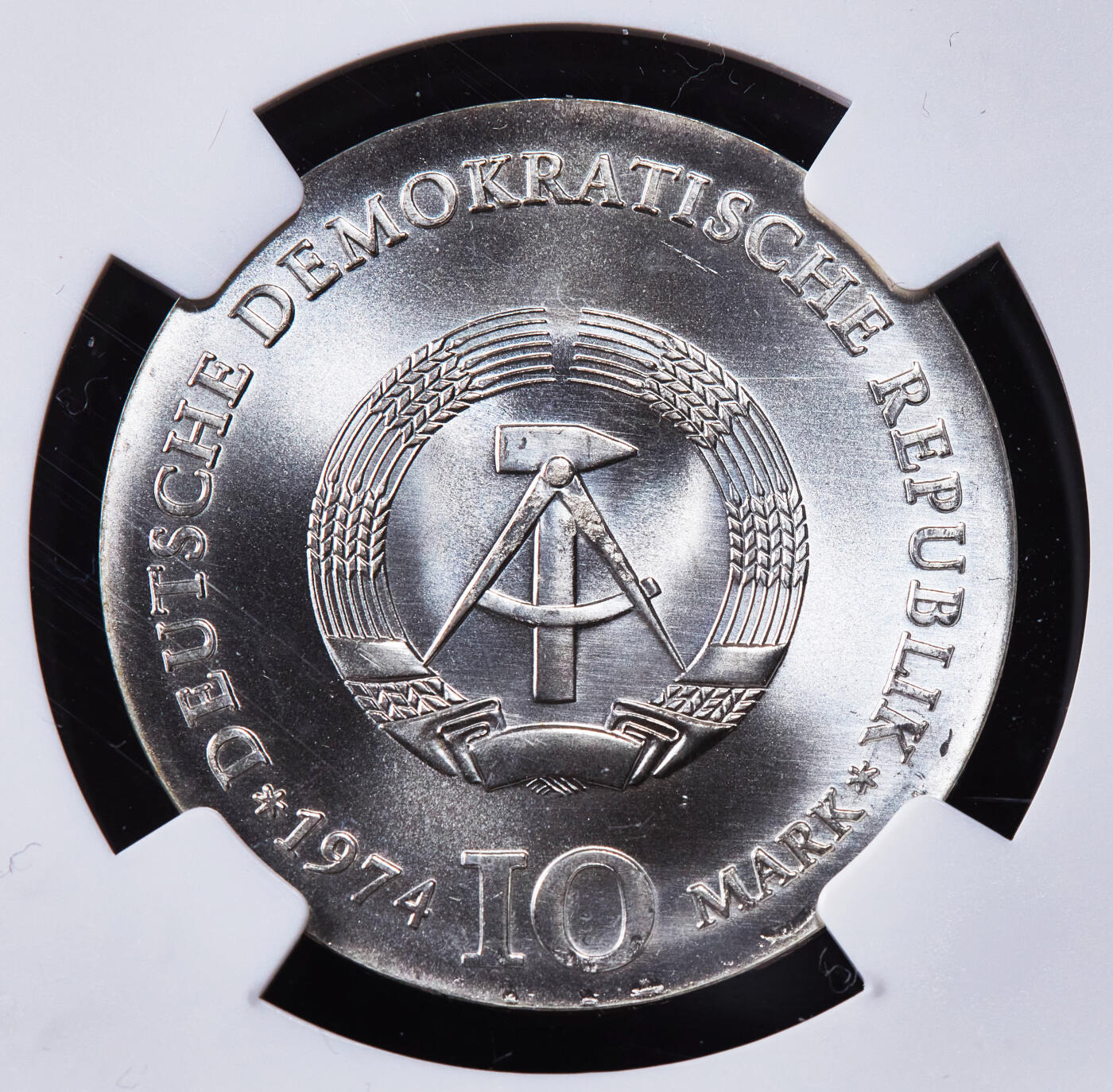 【俄甄集藏】2025年(044)11-12星期三晚 19:30 全场包邮 民主德国（东德）1974年纪念画家卡斯帕·大卫·弗里德里希诞辰200周年10马克银币，NGC MS69，毫无疑问唯一冠军，重17克，62.5%银，发行量75000枚，顶级状态，少见品种