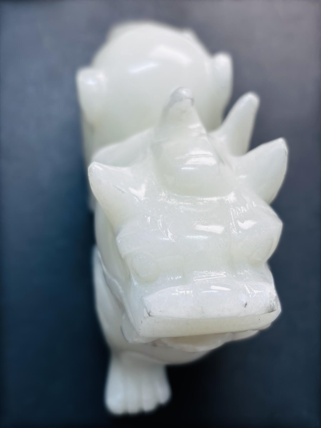 文馨钱币收藏第 279 场，银币，纪念铜章场 长期接收代拍品 玉石狮子，长 148.7mm 高 108.3 厚 50mm 重 832.9 克