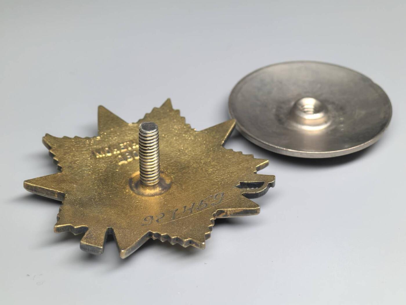 小驴勋章奖章收藏11月8日周六晚6点拍卖（珍爱和平，收藏战争，铭记历史，勿忘国耻，忠党爱国。有偿代拍，送拍规则在简介最后，参拍须阅读规则后再参拍，关系到运费包装发货时效真假辨别等关键信息，拍卖时不再发原图，看大图店主微信码在最后拍品里）