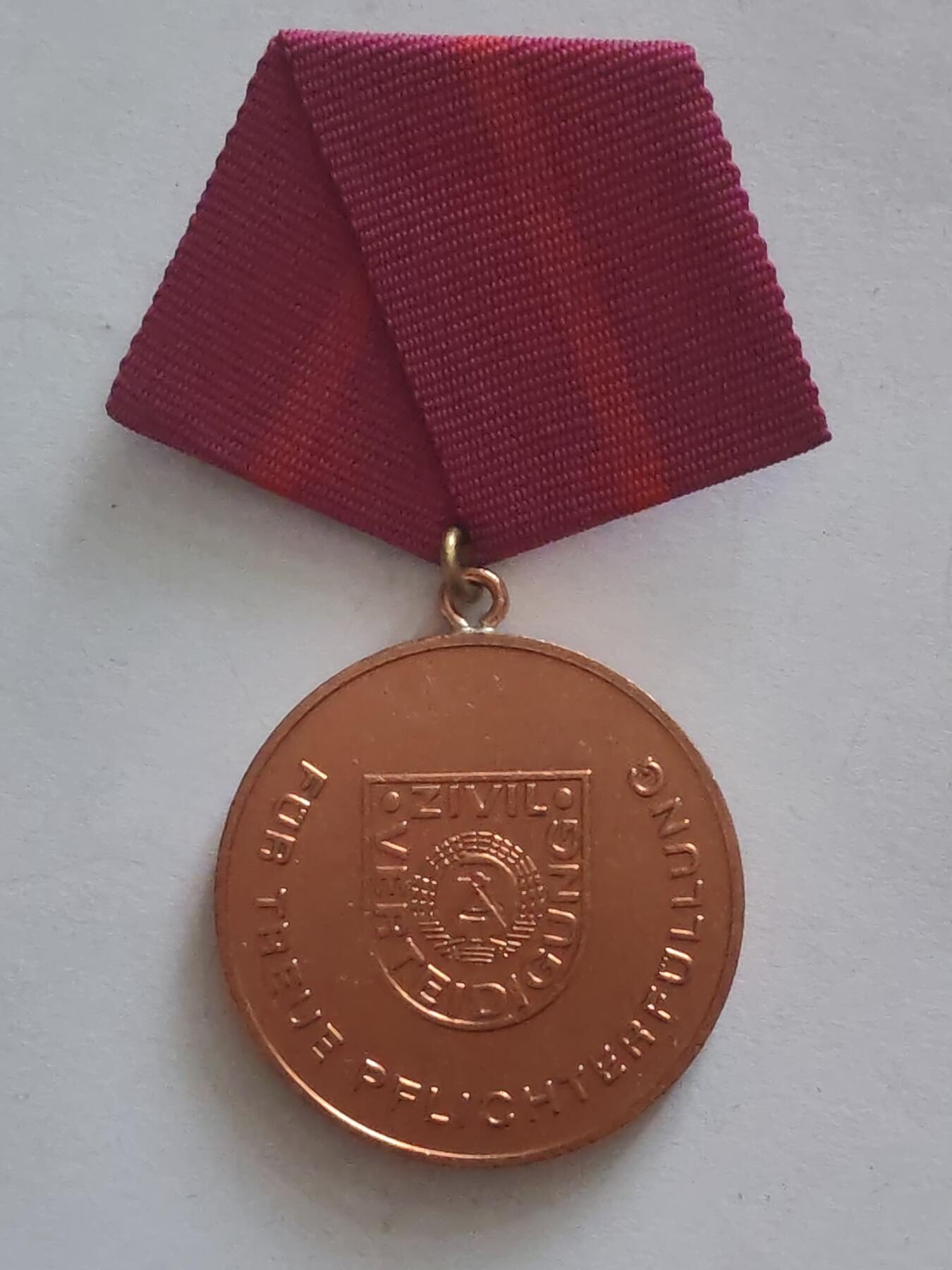 荷兰第128期勋赏拍卖 民主德国铜级民防忠诚服务奖章