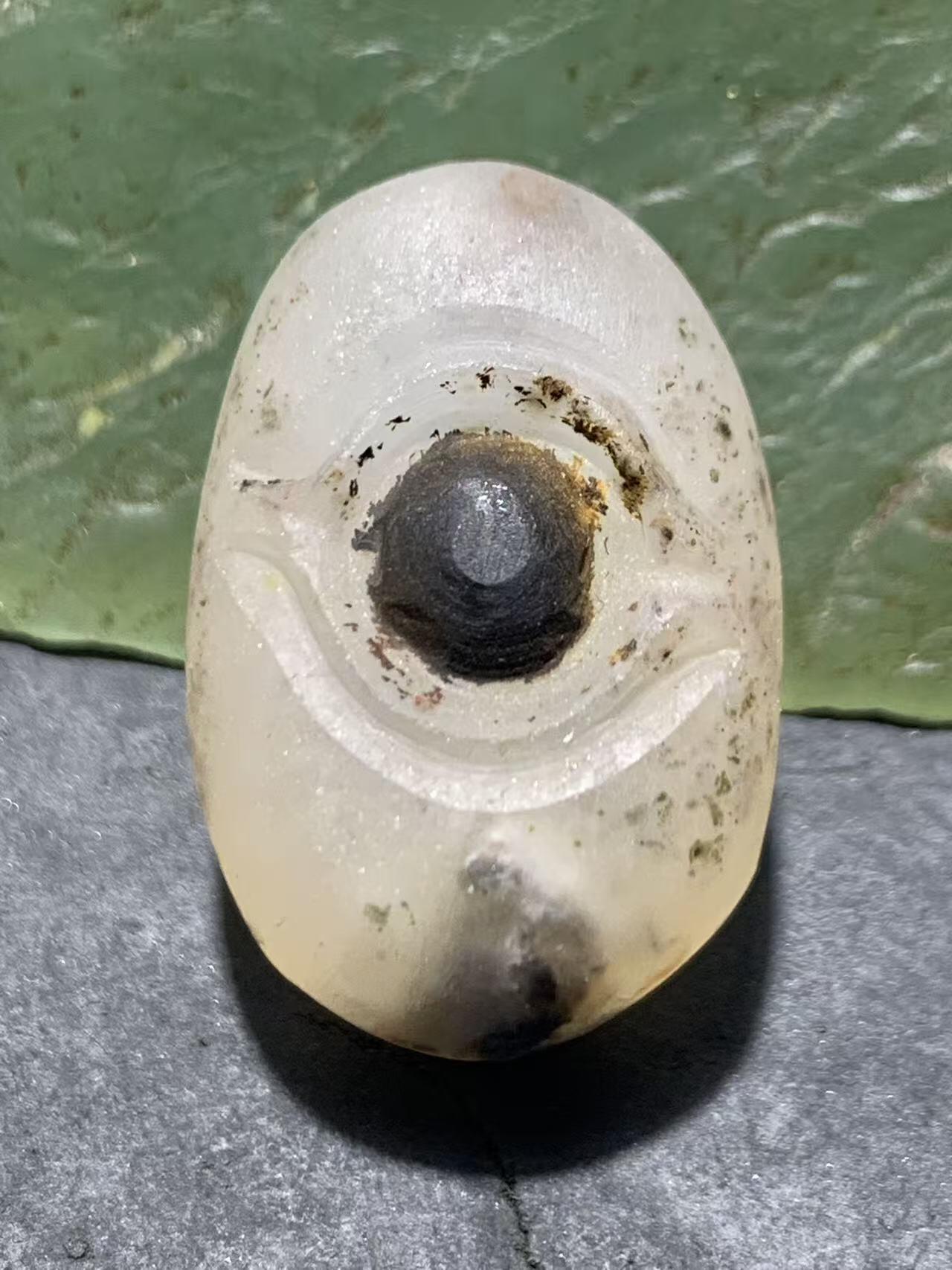 精美冰飘原皮战国红玛瑙雕刻天眼图案随形吊坠一个！