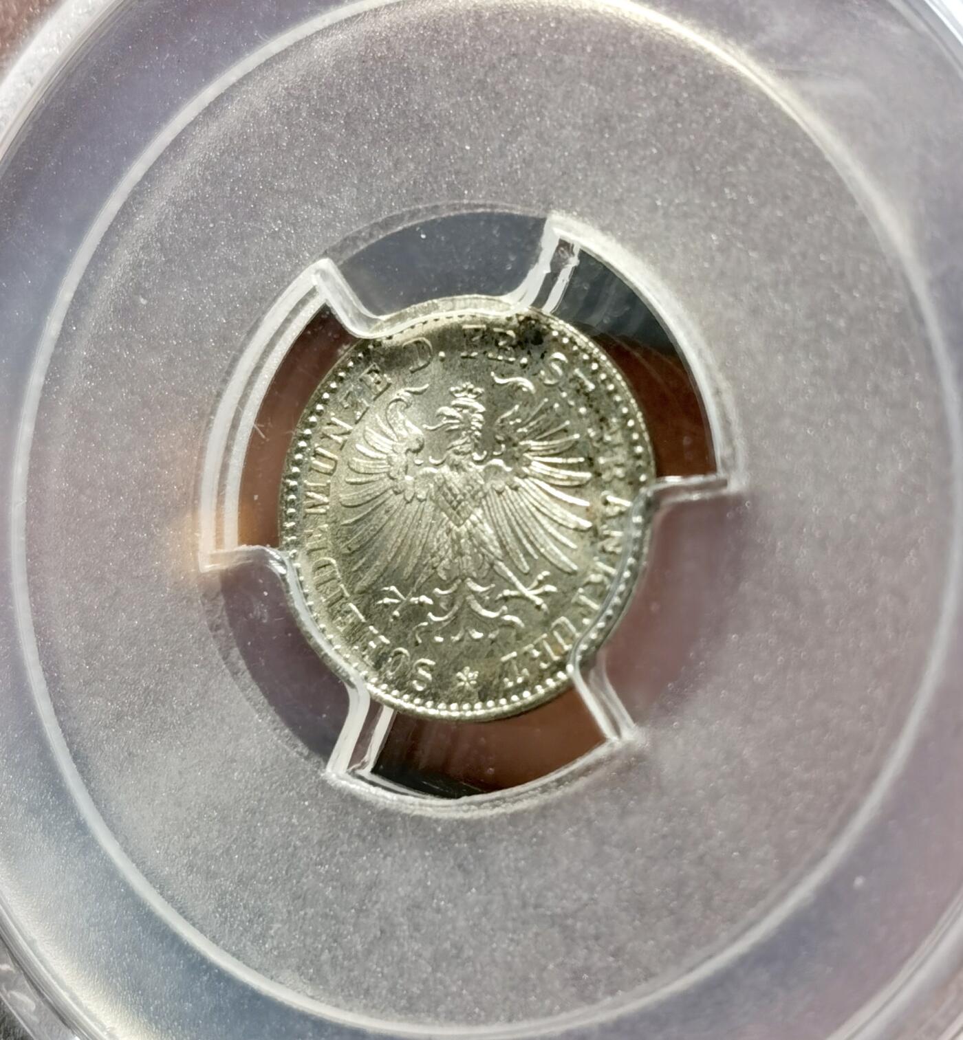 甄臻铺-世界币章拍卖（第38期）立冬小精品场，送拍享返佣金等优惠多多 NGC MS67 1866年德国法兰克福1克鲁泽银币。非常难得的高分，法兰克福经典双鹰徽章，底板如丝绸般细腻有光泽。无瑕疵的一枚精品。