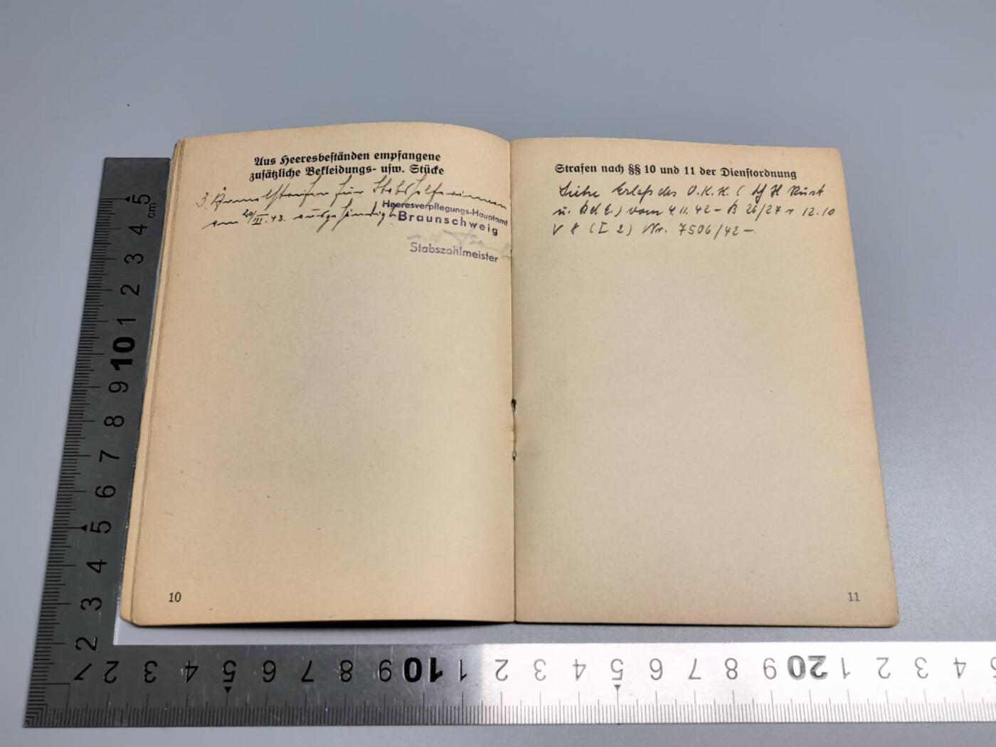 小驴勋章奖章收藏11月8日周六晚6点拍卖（珍爱和平，收藏战争，铭记历史，勿忘国耻，忠党爱国。有偿代拍，送拍规则在简介最后，参拍须阅读规则后再参拍，关系到运费包装发货时效真假辨别等关键信息，拍卖时不再发原图，看大图店主微信码在最后拍品里） 德国陆军女性文职人员的证件，属于乌尔苏拉·胡赫（Ursula Huch），记录了她在波兰卢布林的卫生部门服役的经历，包含战时休假证明、工作身份证、休假申请、陆军女文职人员入伍簿