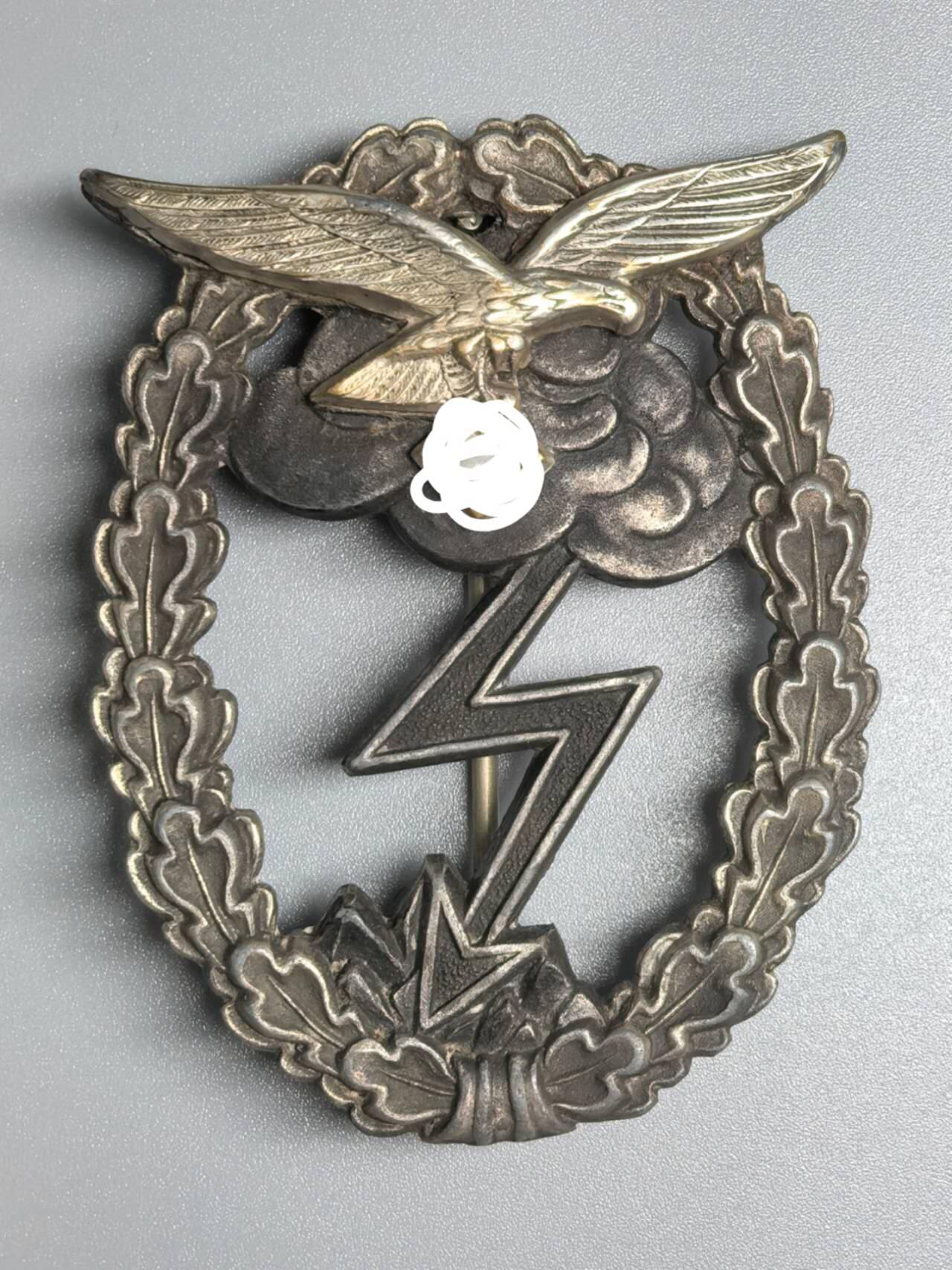 小驴勋章奖章收藏11月8日周六晚6点拍卖（珍爱和平，收藏战争，铭记历史，勿忘国耻，忠党爱国。有偿代拍，送拍规则在简介最后，参拍须阅读规则后再参拍，关系到运费包装发货时效真假辨别等关键信息，拍卖时不再发原图，看大图店主微信码在最后拍品里）