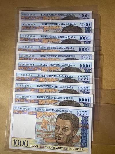 【礼羽收藏】🌏世界钱币拍卖第111期 - 全新UNC 马达加斯加1000面值纸币 10张 9连号 ➕一张豹子号