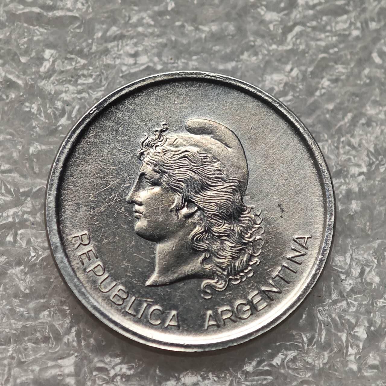 【淘币小摊】限时拍第七百九十五拍  葡属印度爪哇波兰阿根廷专场  满百包邮可预留两周  周一统一发货  阿根廷1983年1分铝币货币贬值万倍 km87