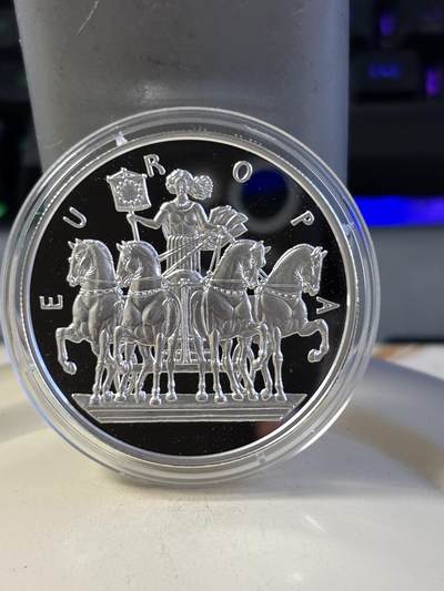 第181期拍卖 - 获奖安道尔1998年欧罗巴女神驾驭战车纪念银币，925银，31.47克，获得克劳斯2000年度最佳艺术币大奖