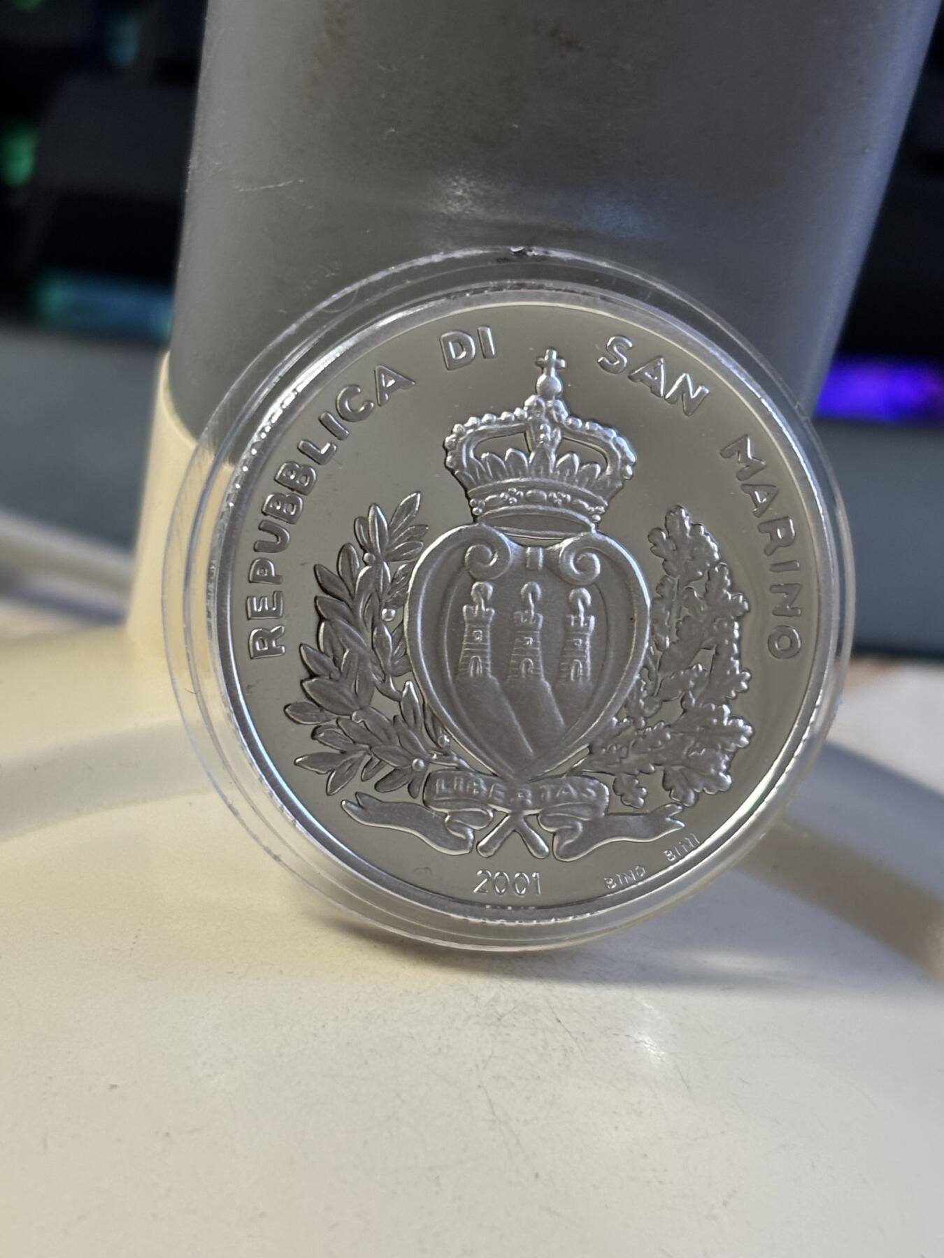 第181期拍卖 圣马力诺2001年法拉利世界冠军1万里拉纪念银币，835银，22克