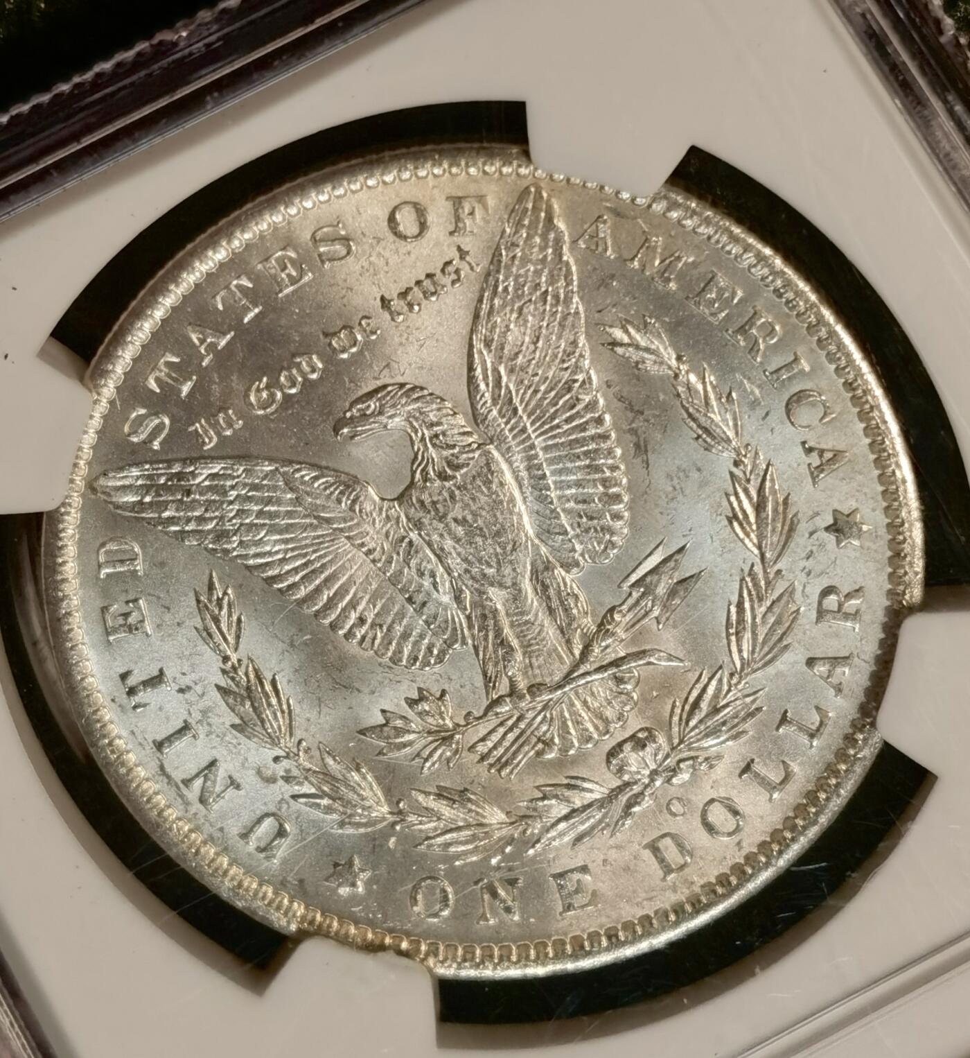 甄臻铺-世界币章拍卖（第38期）立冬小精品场，送拍享返佣金等优惠多多 NGC-MS65 1885年O版摩根银币，来自堪萨斯州奥拉西市的美国财政部储备金库原装袋子的摩根，极其少见的 袋子里的高分