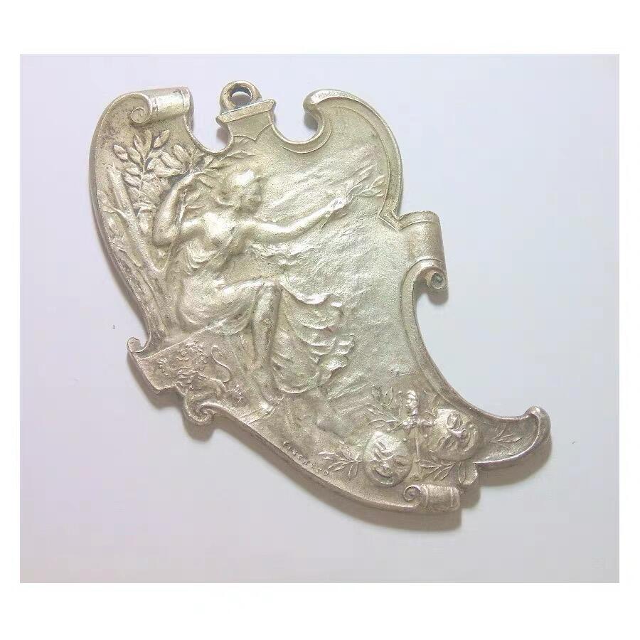 【艺术】法国艺术大章1904年 女神坐像树叶形高浮雕精制超大镀银章 70×45MM
