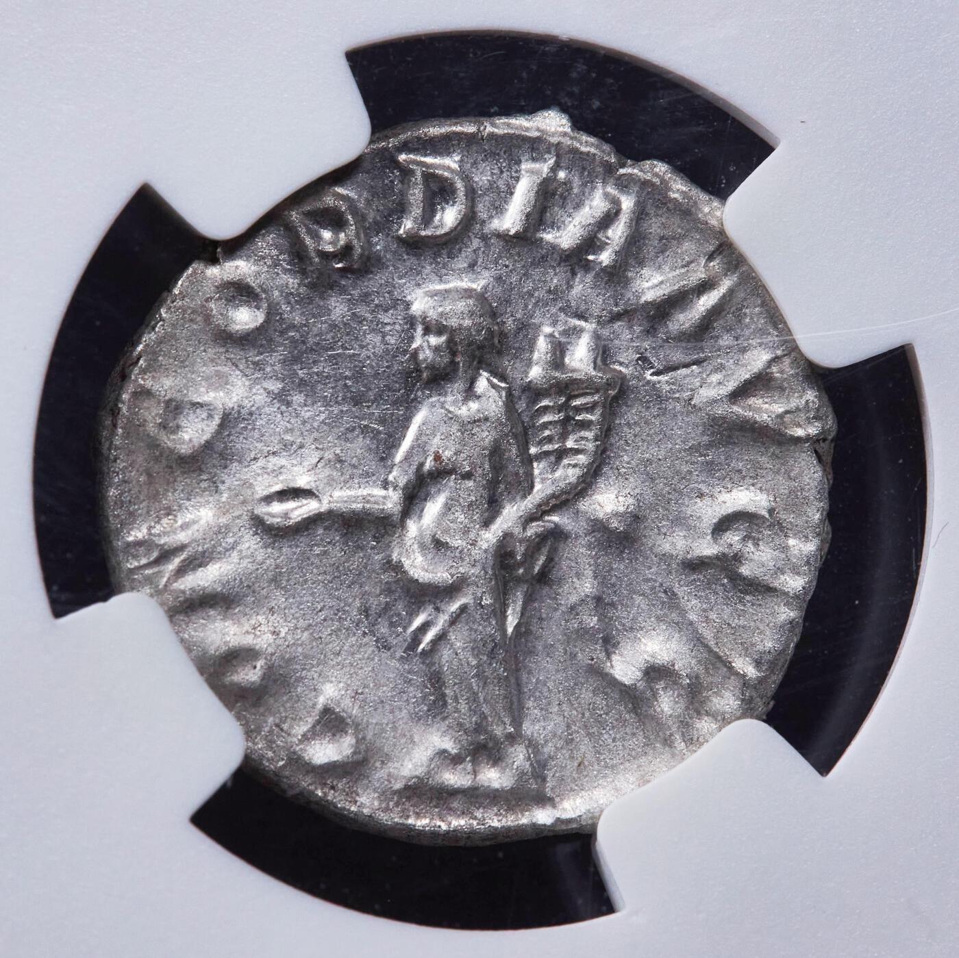 【俄甄集藏】2025年(044)11-12星期三晚 19:30 全场包邮 古罗马帝国公元251-252年沃鲁西安努斯公帝时期双第纳尔谐女神银币，NGC MS(Str 4/5, Sur 4/5)，,罗马造币厂打制，正面沃鲁西安努斯芒冠胸像，币文为“最高统帅，凯撒·沃鲁西安努斯·奥古斯都“；背面和谐女神手持祭盘和丰饶角，币文为“奥古斯都们的和谐”，少见MS美品