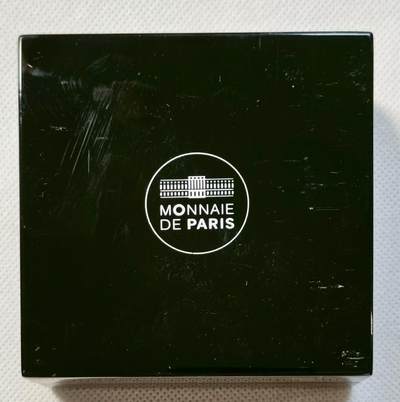 甄臻铺-世界币章拍卖（第38期）立冬小精品场，送拍享返佣金等优惠多多 法国2023年 法兰西瑰宝系列 甜点马卡龙小圆饼形银币 面值20欧元 1盎司999银 发行量仅5000枚 获克劳斯2024年度最佳创意币大奖 盒证齐全