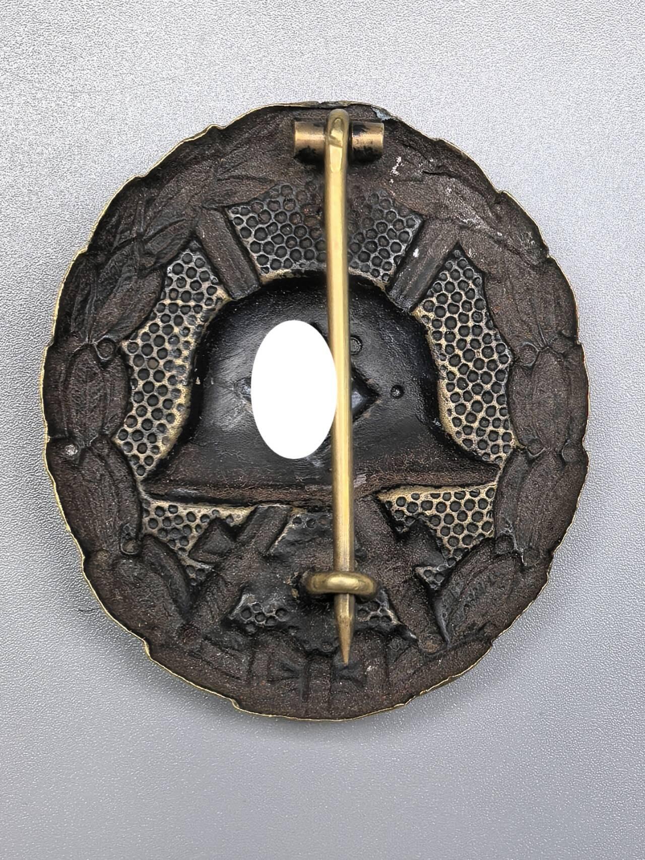 小驴勋章奖章收藏11月8日周六晚6点拍卖（珍爱和平，收藏战争，铭记历史，勿忘国耻，忠党爱国。有偿代拍，送拍规则在简介最后，参拍须阅读规则后再参拍，关系到运费包装发货时效真假辨别等关键信息，拍卖时不再发原图，看大图店主微信码在最后拍品里）