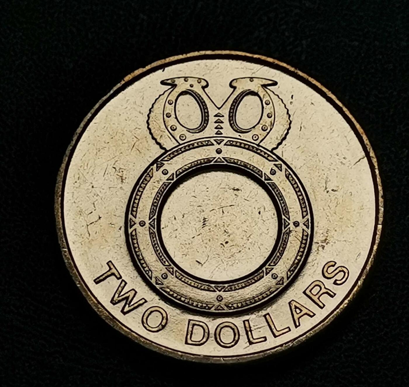 世界各国普、纪币捡漏专场(第十八场) 【绝版】2012年伊丽莎白女王英属所罗门群岛土著图腾2元