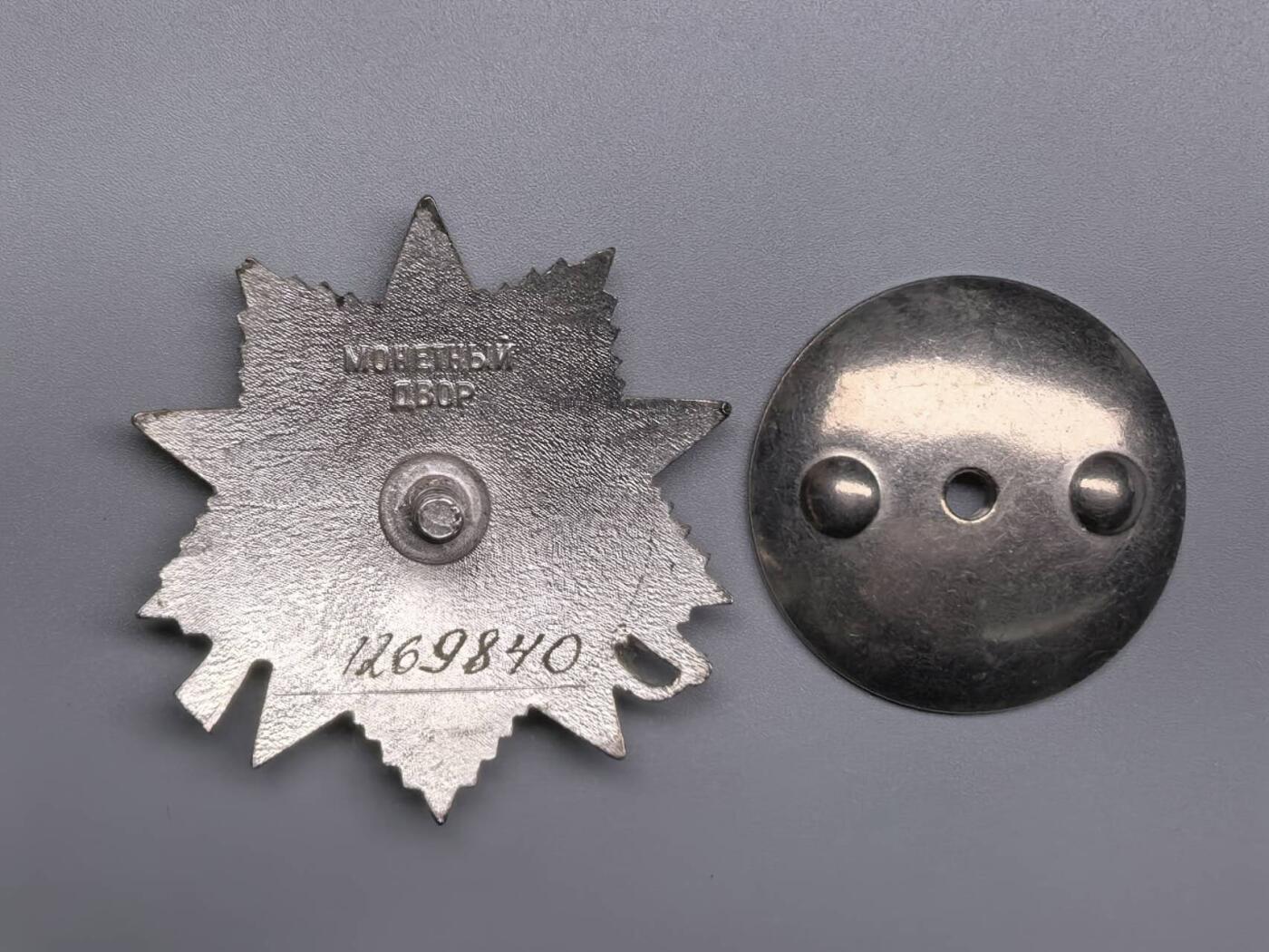 小驴勋章奖章收藏11月8日周六晚6点拍卖（珍爱和平，收藏战争，铭记历史，勿忘国耻，忠党爱国。有偿代拍，送拍规则在简介最后，参拍须阅读规则后再参拍，关系到运费包装发货时效真假辨别等关键信息，拍卖时不再发原图，看大图店主微信码在最后拍品里）