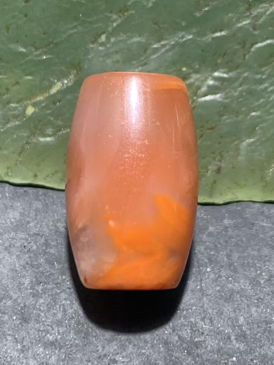 川料冰飘柿子红南红玛瑙随形桶珠一颗！