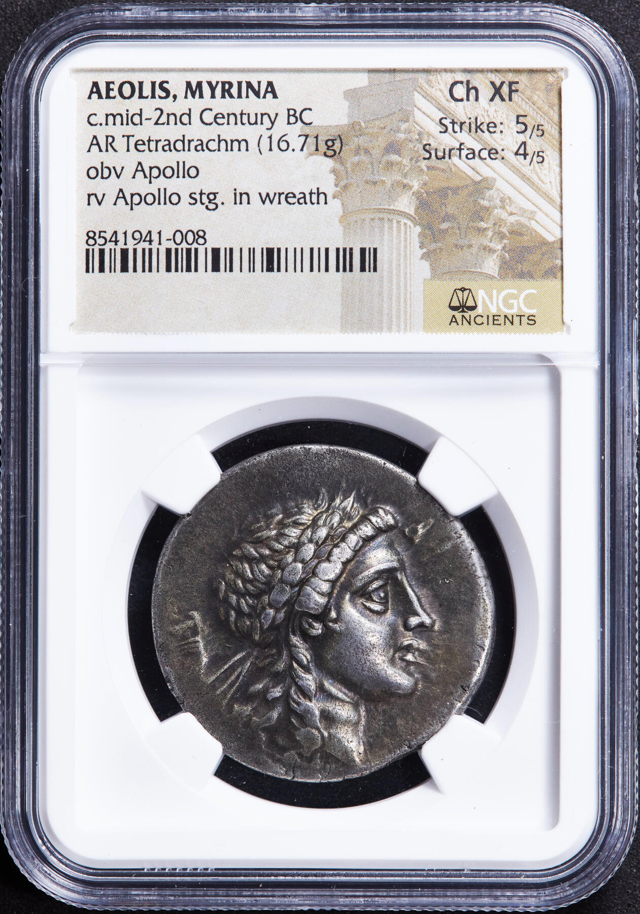 【俄甄集藏】2025年(044)11-12星期三晚 19:30 全场包邮 古希腊埃阿尼斯穆雷纳城公元前155-前145年阿波罗四德拉克马亚马逊女战士银币，NGC ChXF(Str 5/5, Sur 4/5)，正面戴月桂冠的阿波罗面右像；背面阿波罗朝右站立，一手持月桂枝，一手持祭盘，右下方有脐石和双耳陶罐，阿波罗左侧为城邦名，四周环绕着一圈橄榄枝，高分美品，蓝黑色包浆难得，直径32.5mm，重16.72克